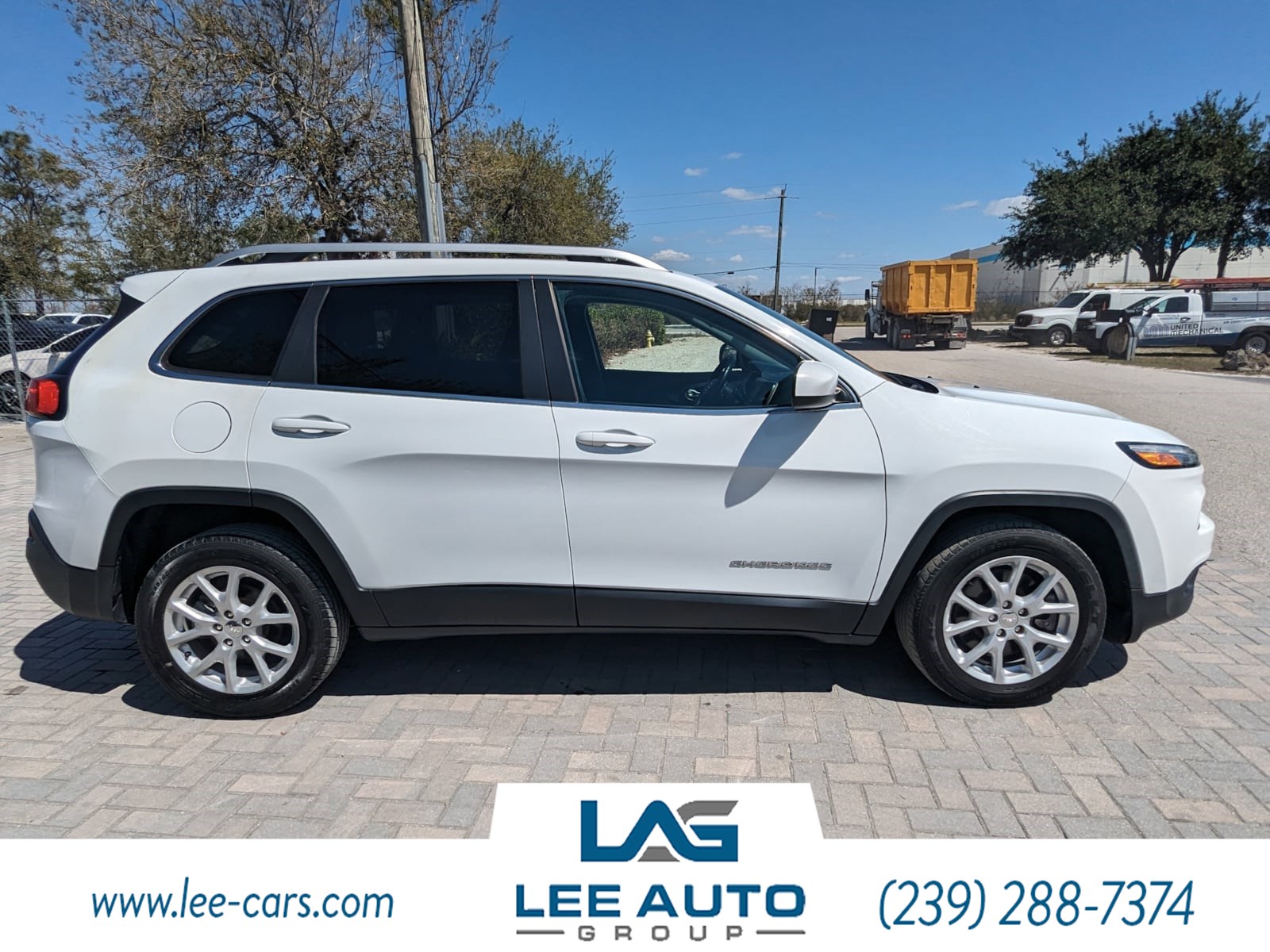 2015 Jeep Cherokee Latitude photo 2