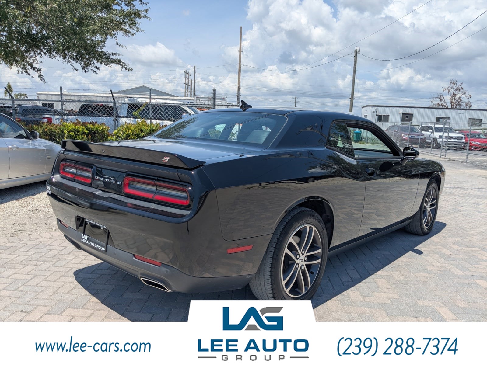 2019 Dodge Challenger SXT photo 3