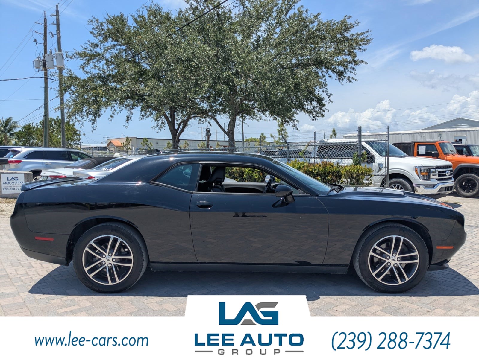 2019 Dodge Challenger SXT photo 2