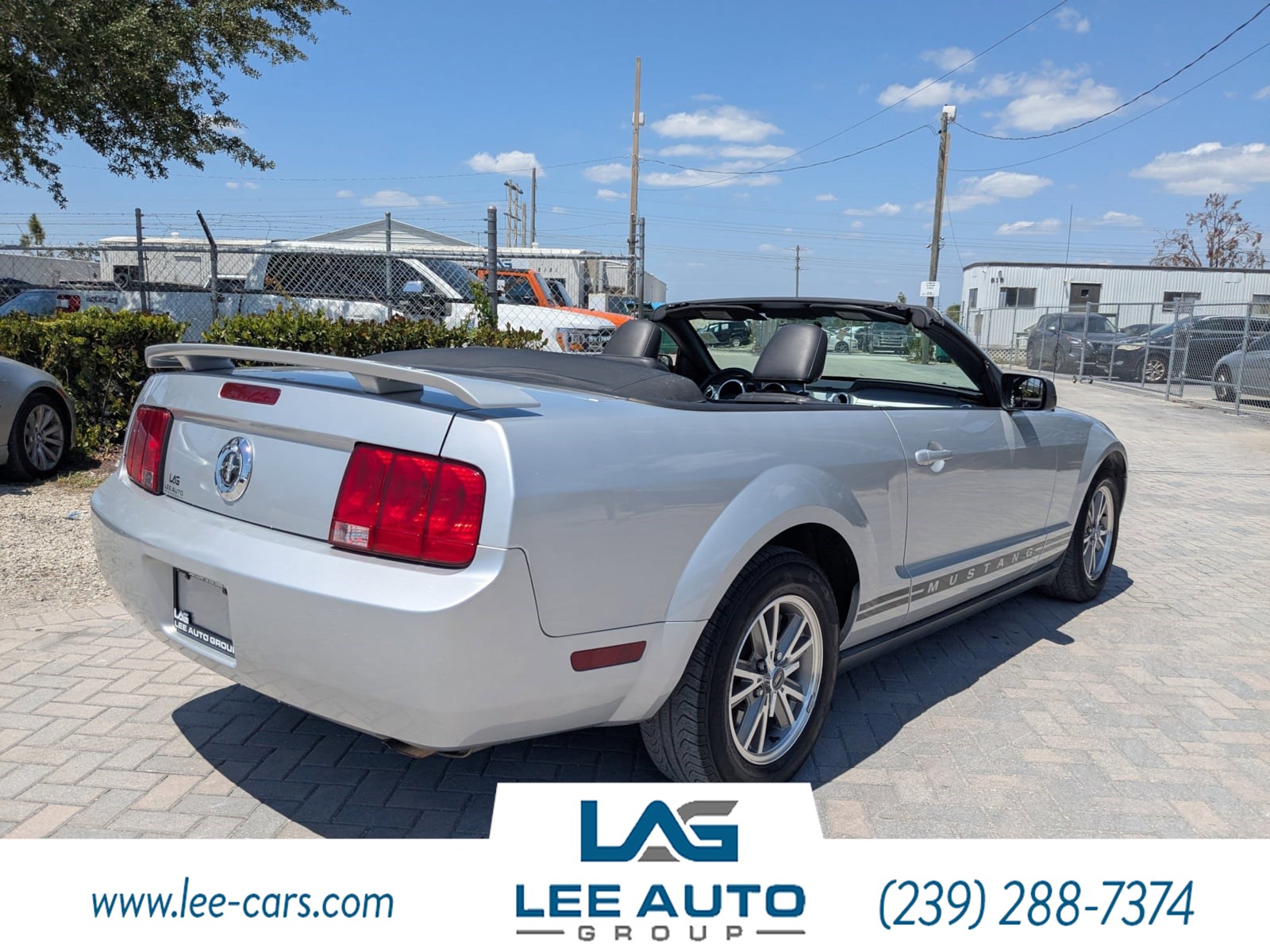 2005 Ford Mustang Deluxe Convertible photo 3