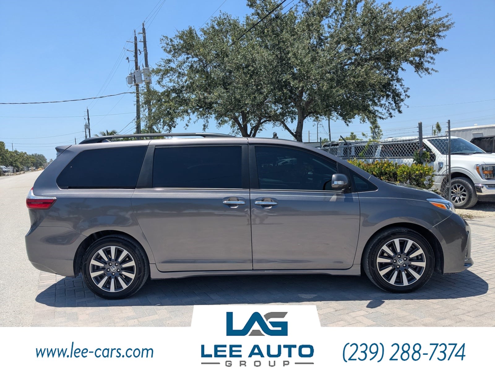 2020 Toyota Sienna Limited photo 2