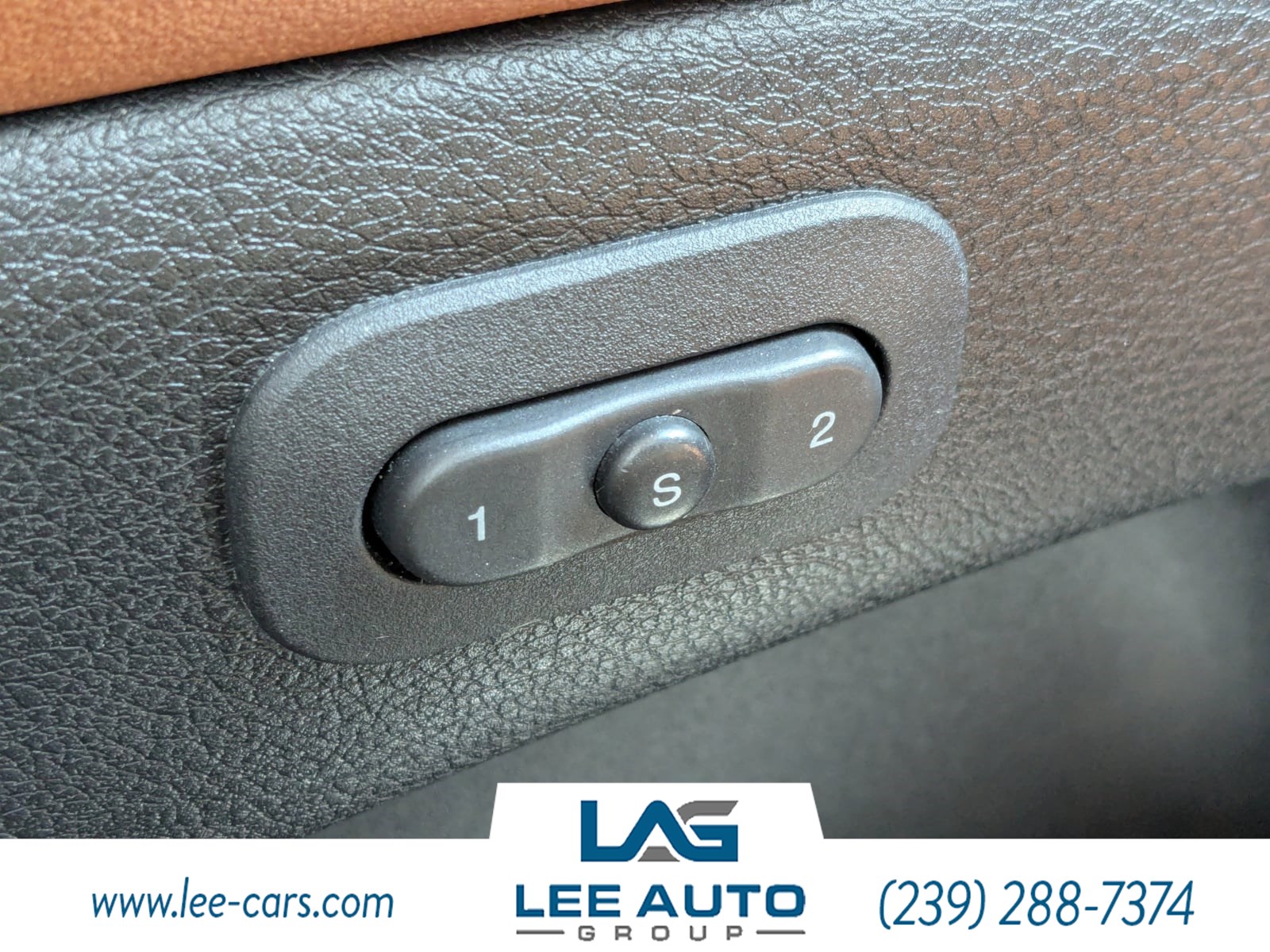 2011 Jeep Grand Cherokee Overland photo 21