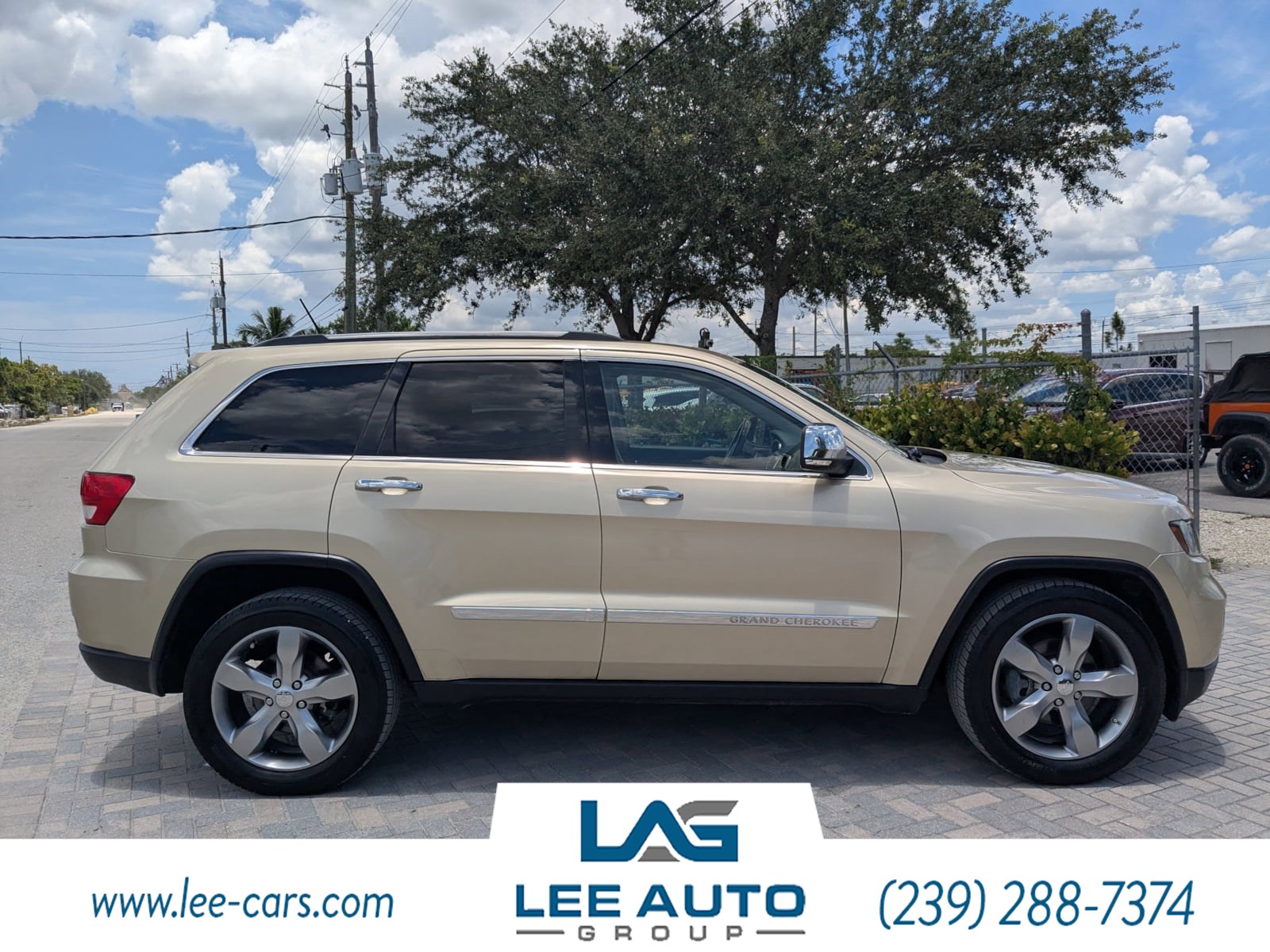 2011 Jeep Grand Cherokee Overland photo 2
