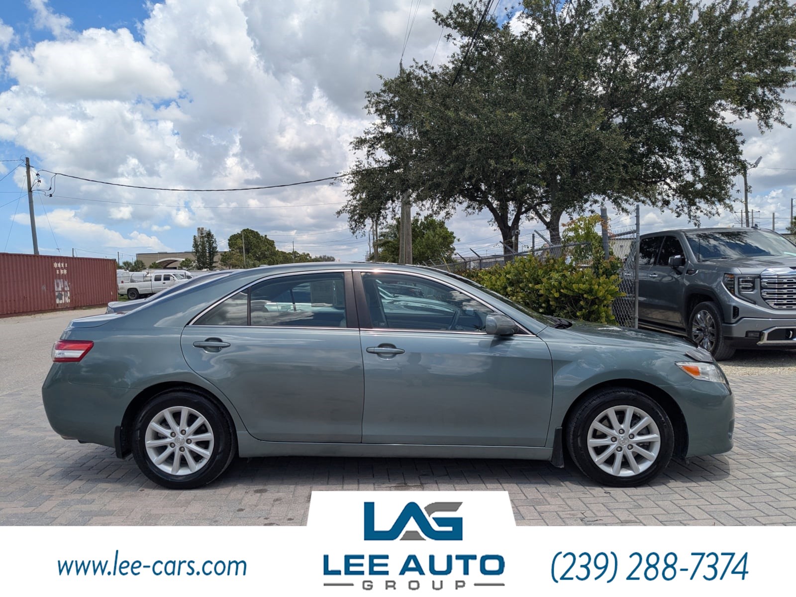 2011 Toyota Camry XLE photo 4