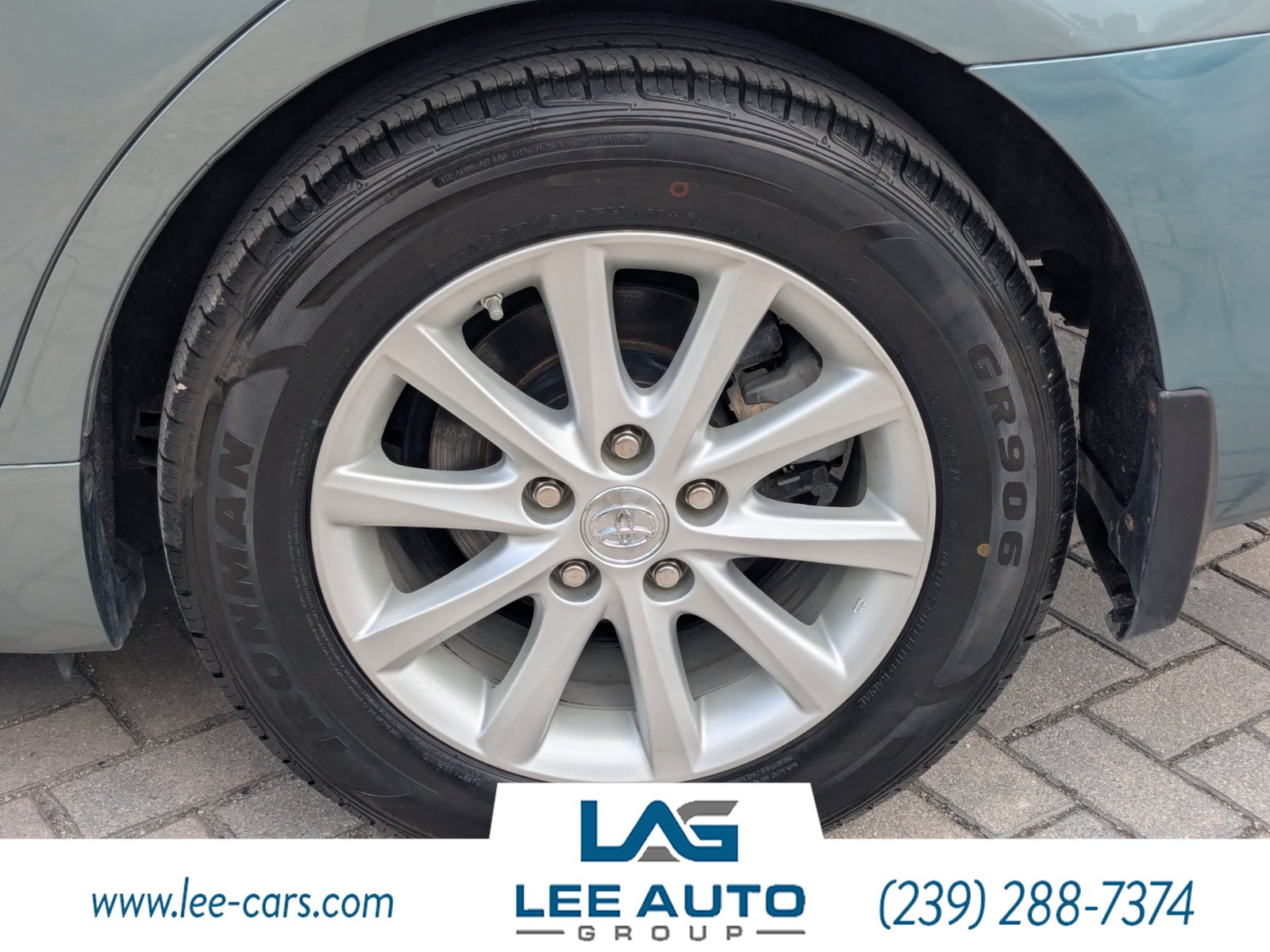 2011 Toyota Camry XLE photo 10