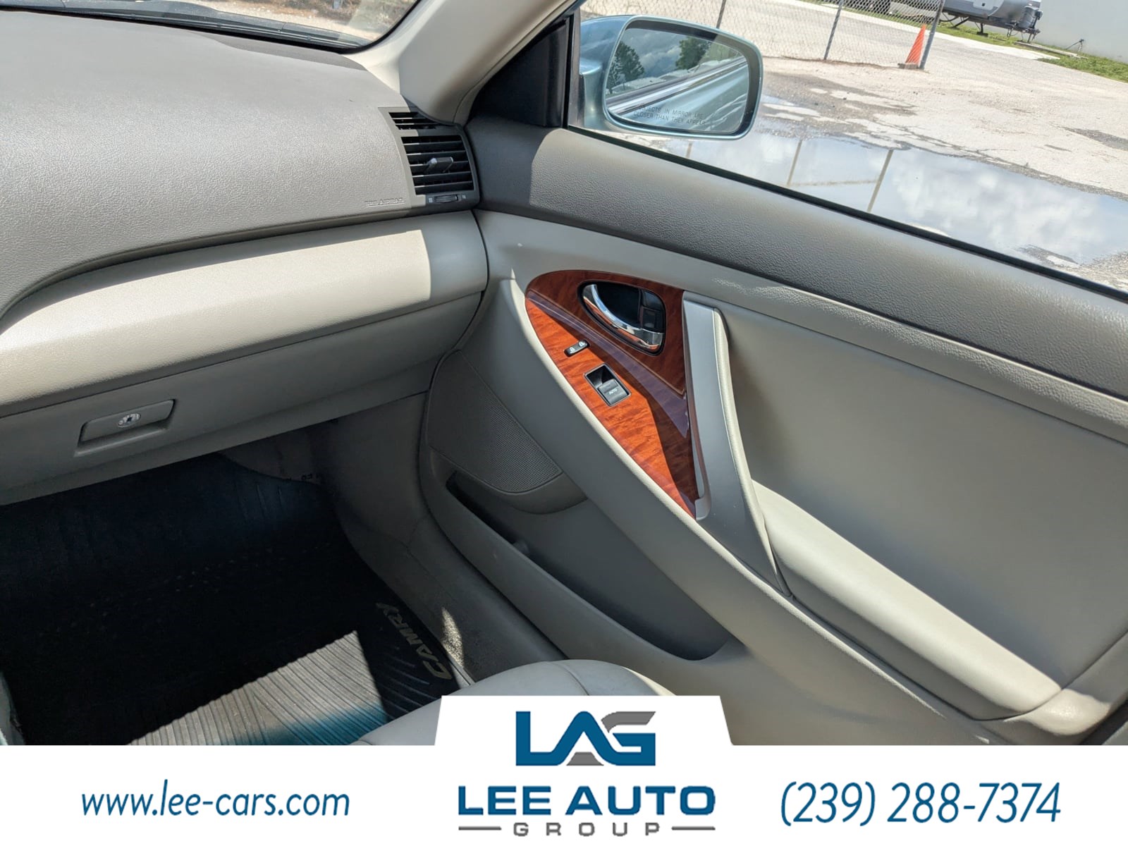 2011 Toyota Camry XLE photo 13