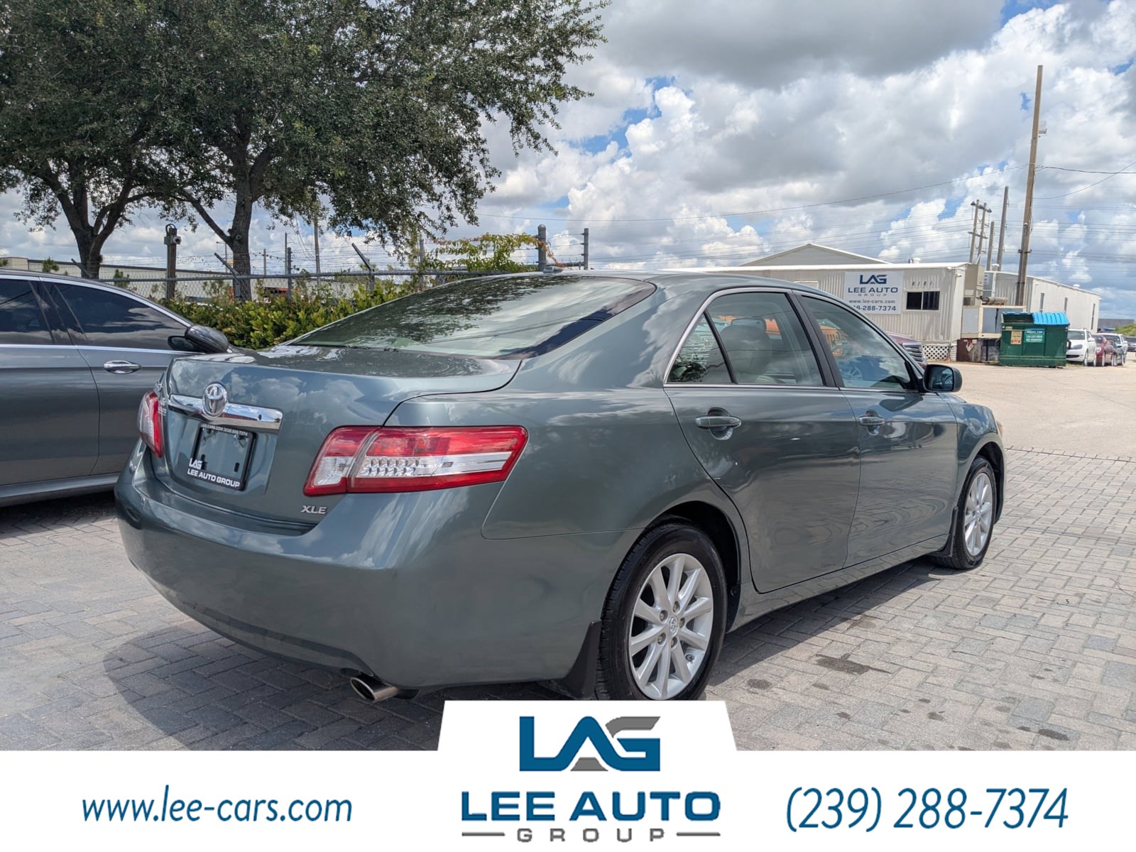 2011 Toyota Camry XLE photo 6