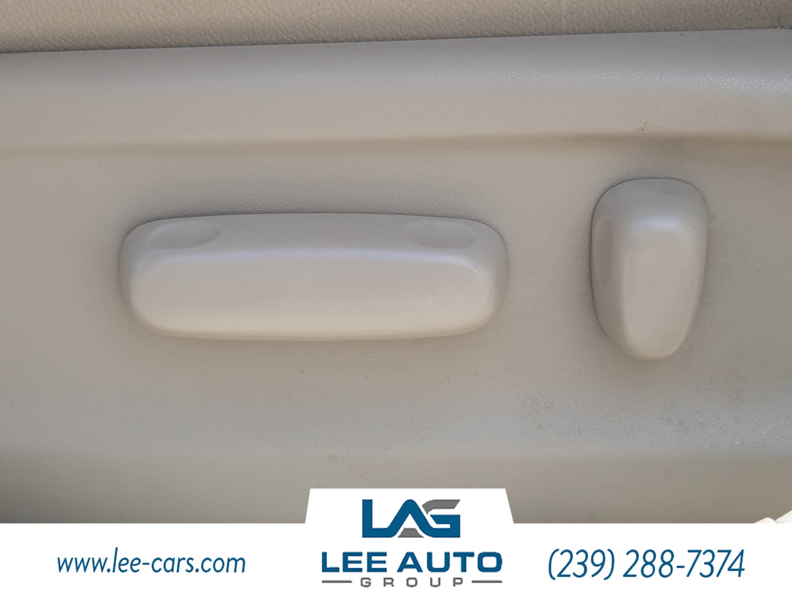 2011 Toyota Camry XLE photo 16
