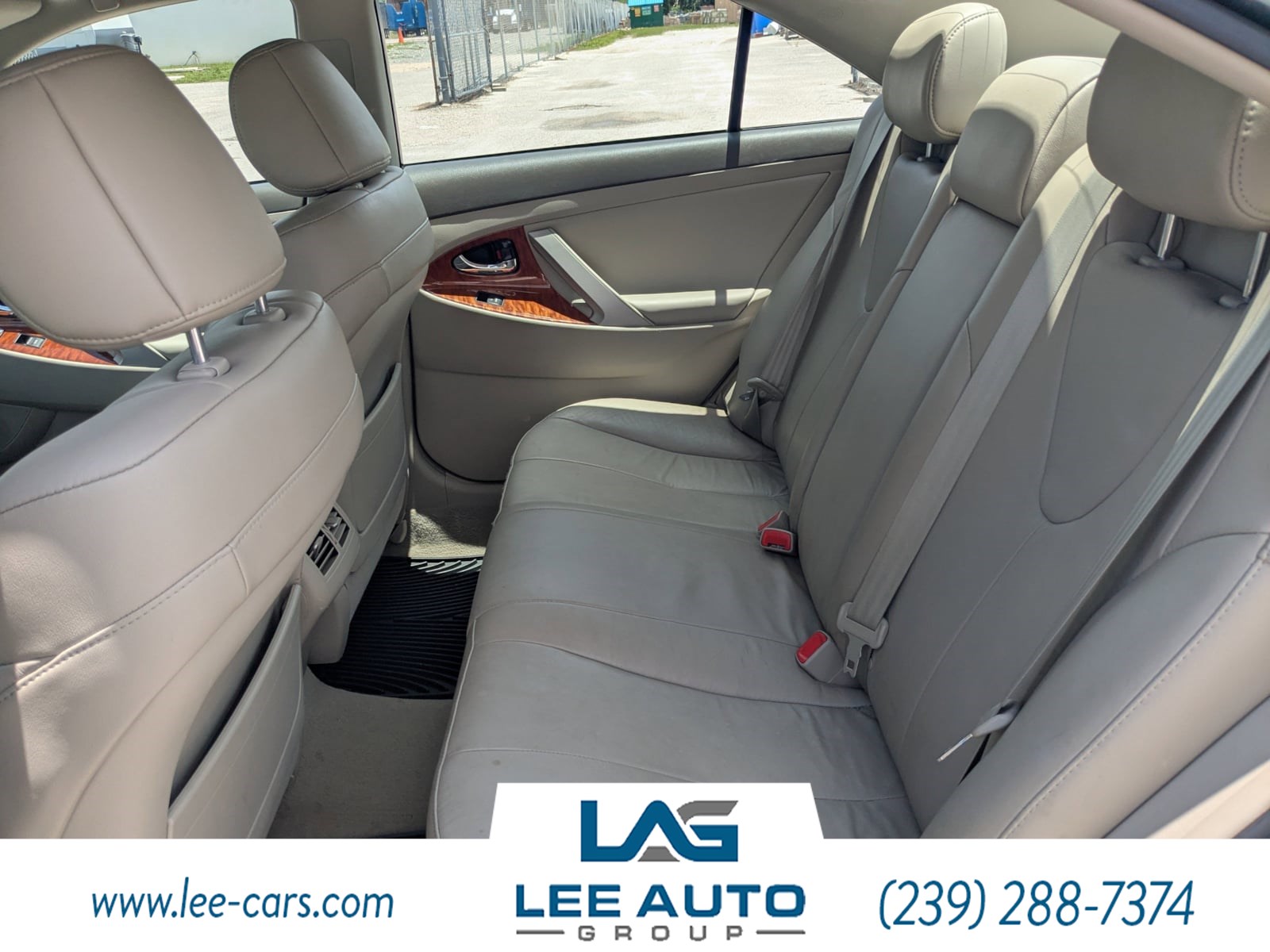 2011 Toyota Camry XLE photo 14