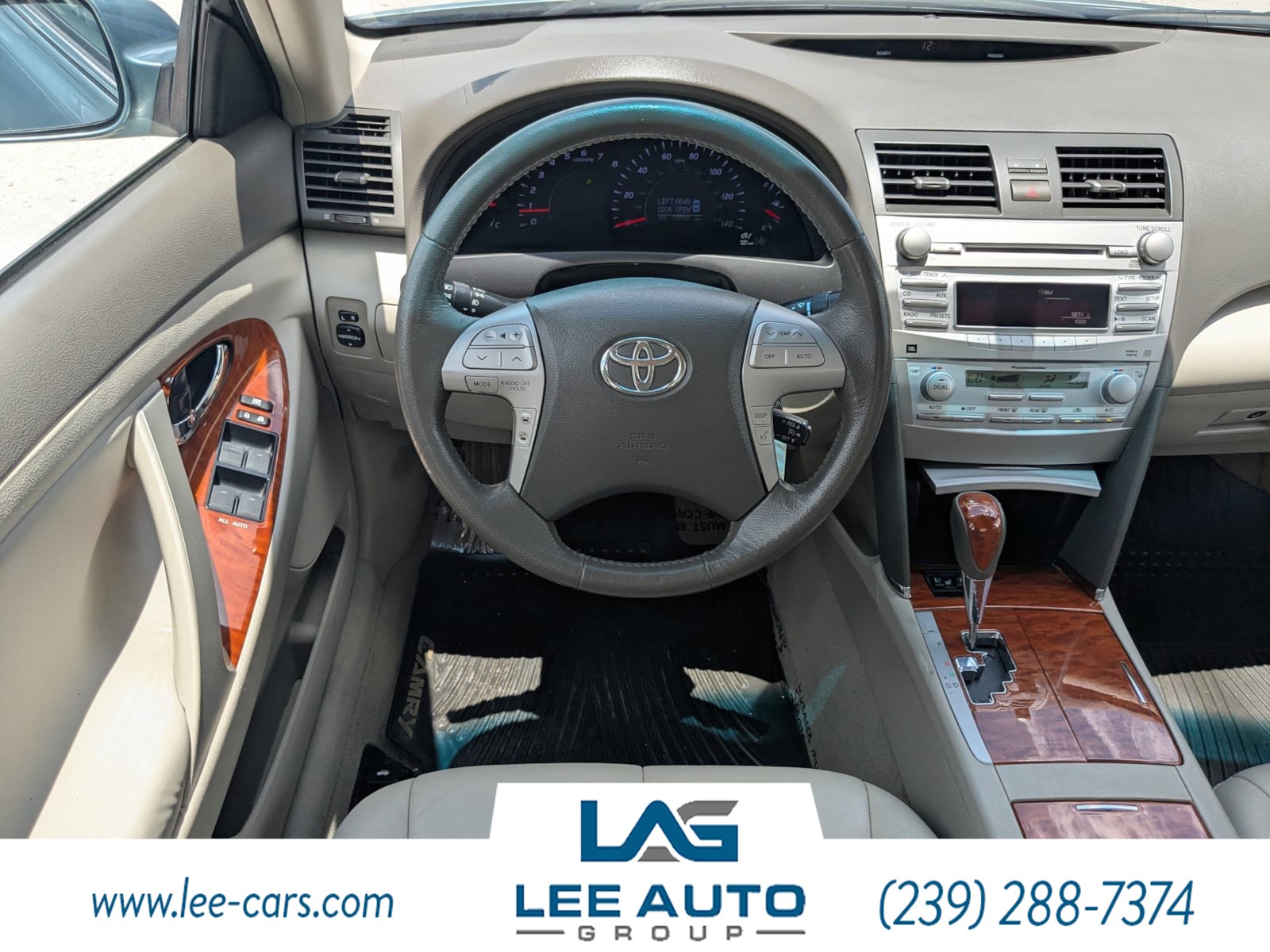 2011 Toyota Camry XLE photo 12