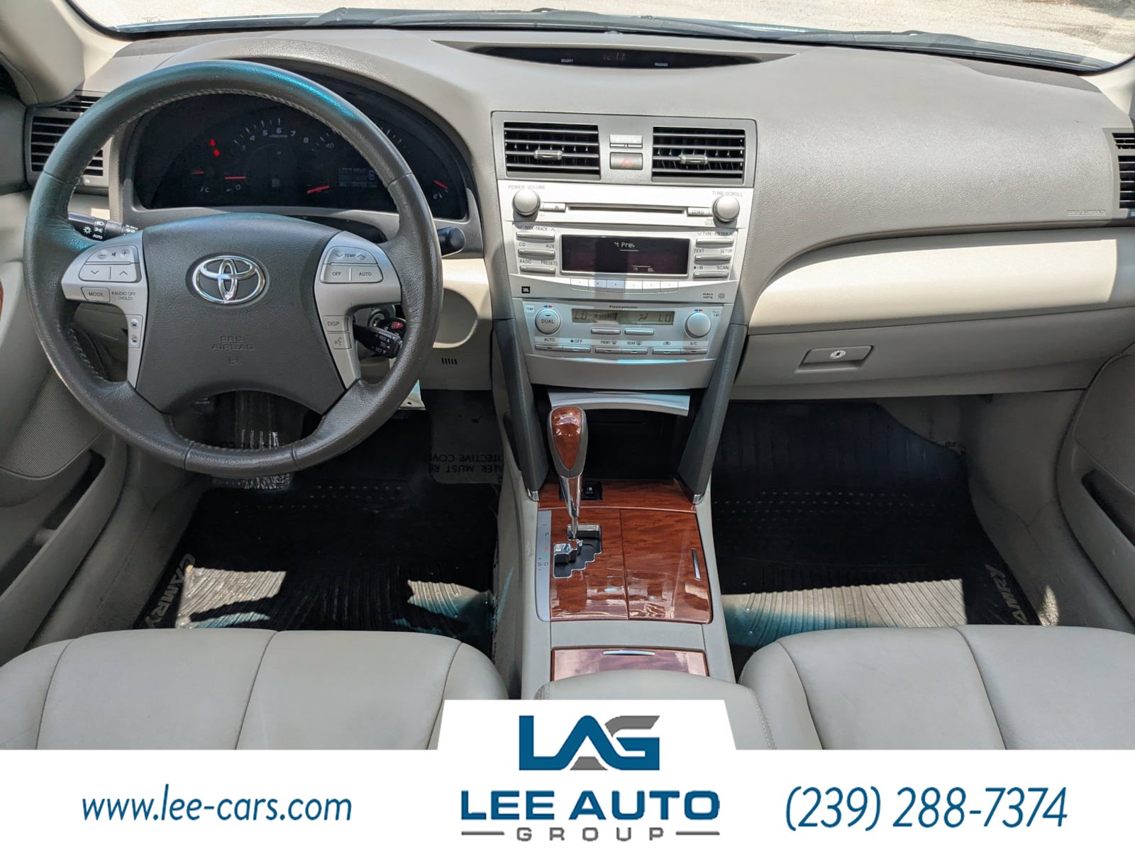 2011 Toyota Camry XLE photo 11