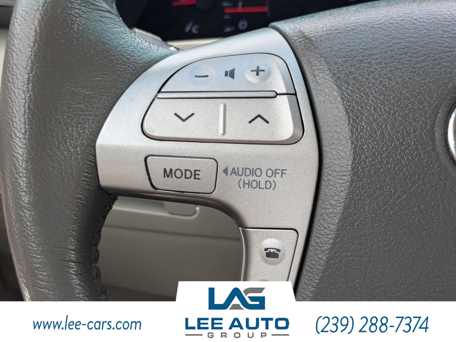 2011 Toyota Camry XLE photo 18