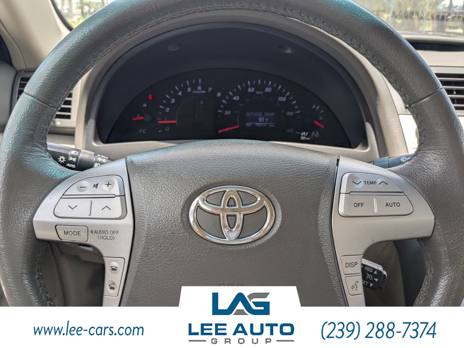 2011 Toyota Camry XLE photo 20