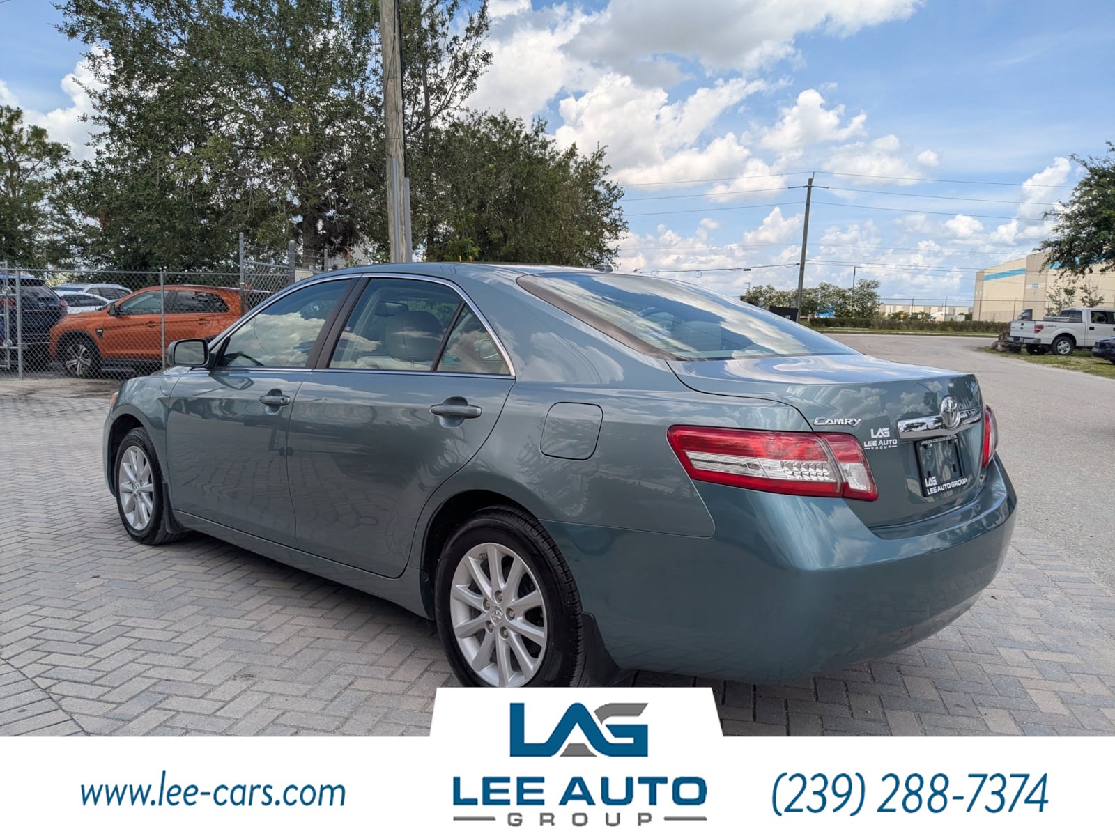 2011 Toyota Camry XLE photo 3