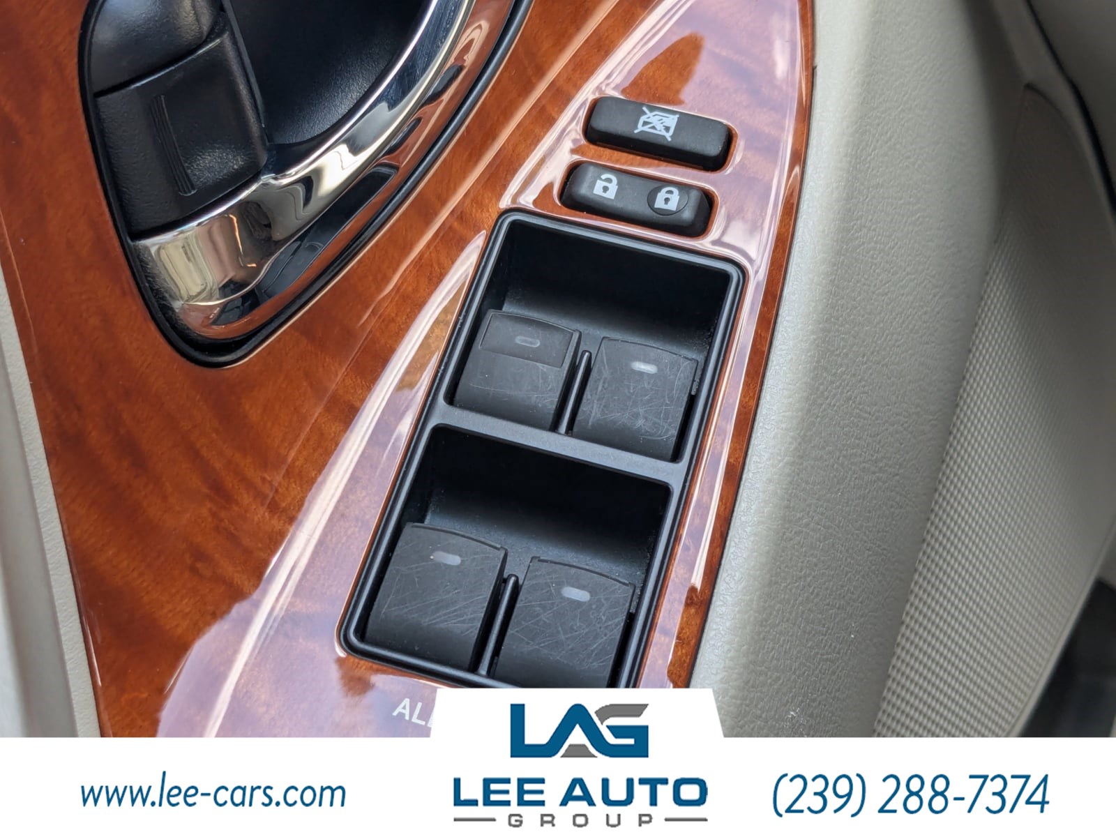 2011 Toyota Camry XLE photo 17