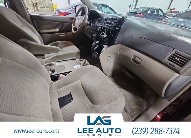 2005 Toyota Sienna LE photo 4