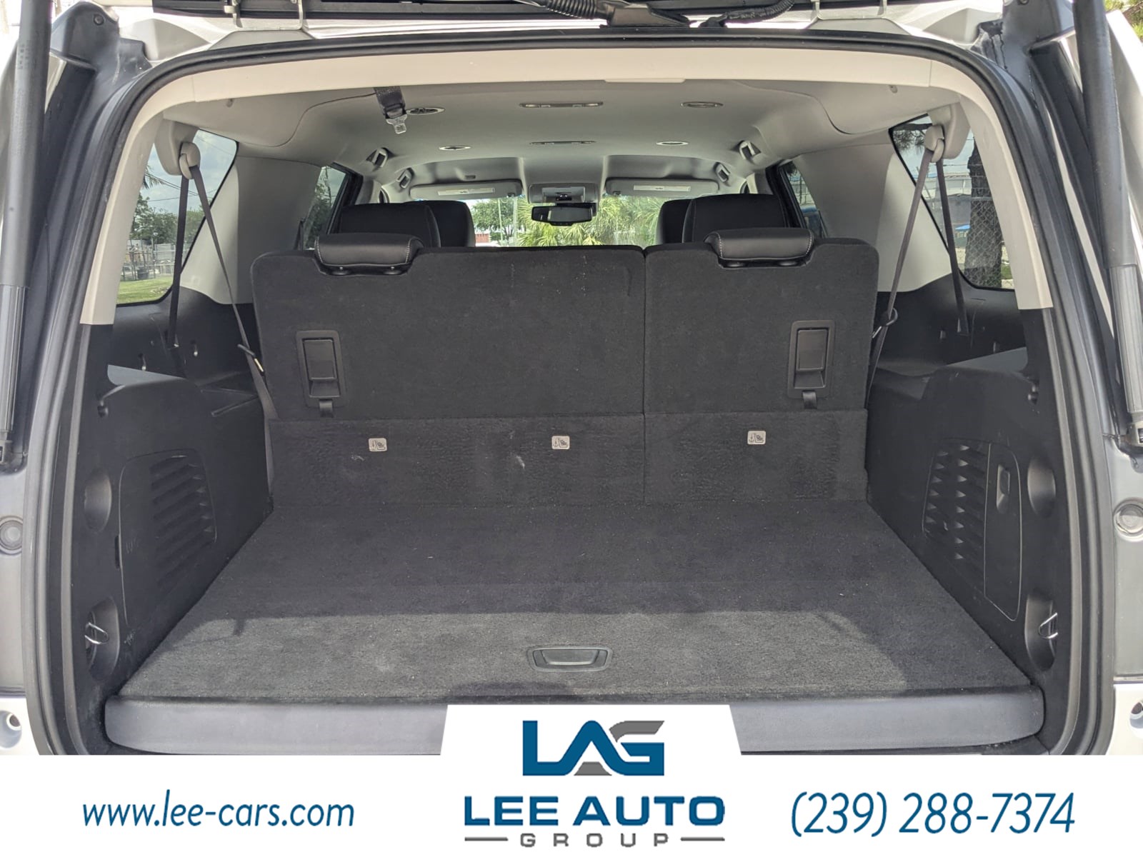 2016 Chevrolet Suburban LT photo 4