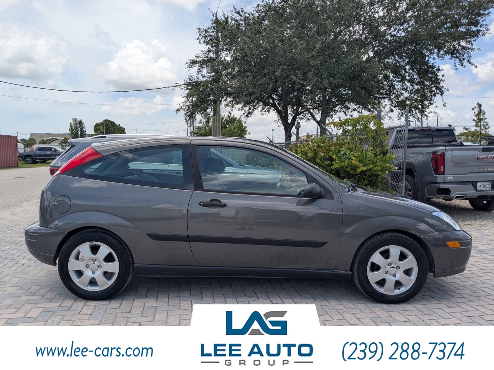 2002 Ford Focus ZX3 photo 2
