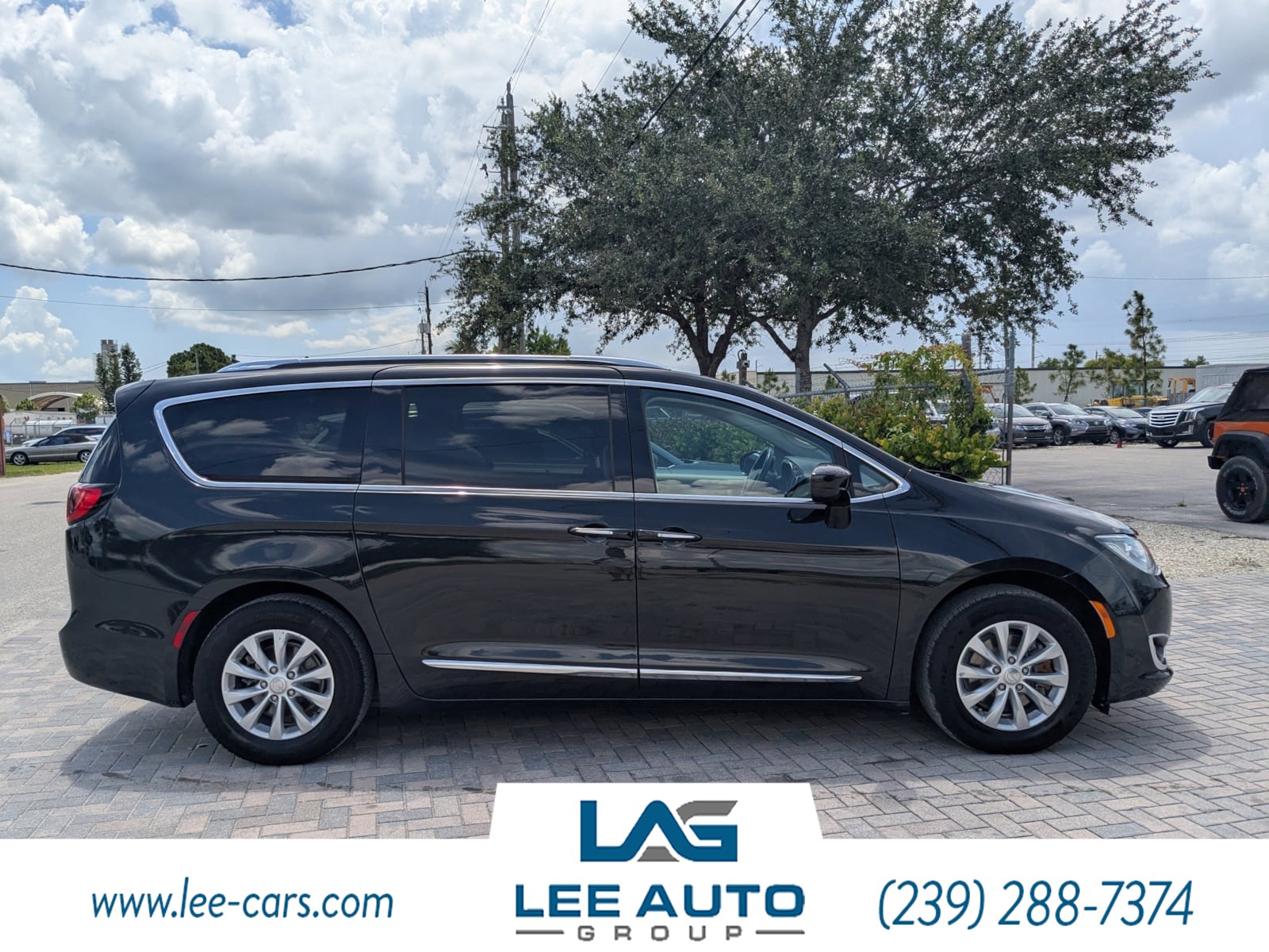 2018 Chrysler Pacifica Touring L photo 2