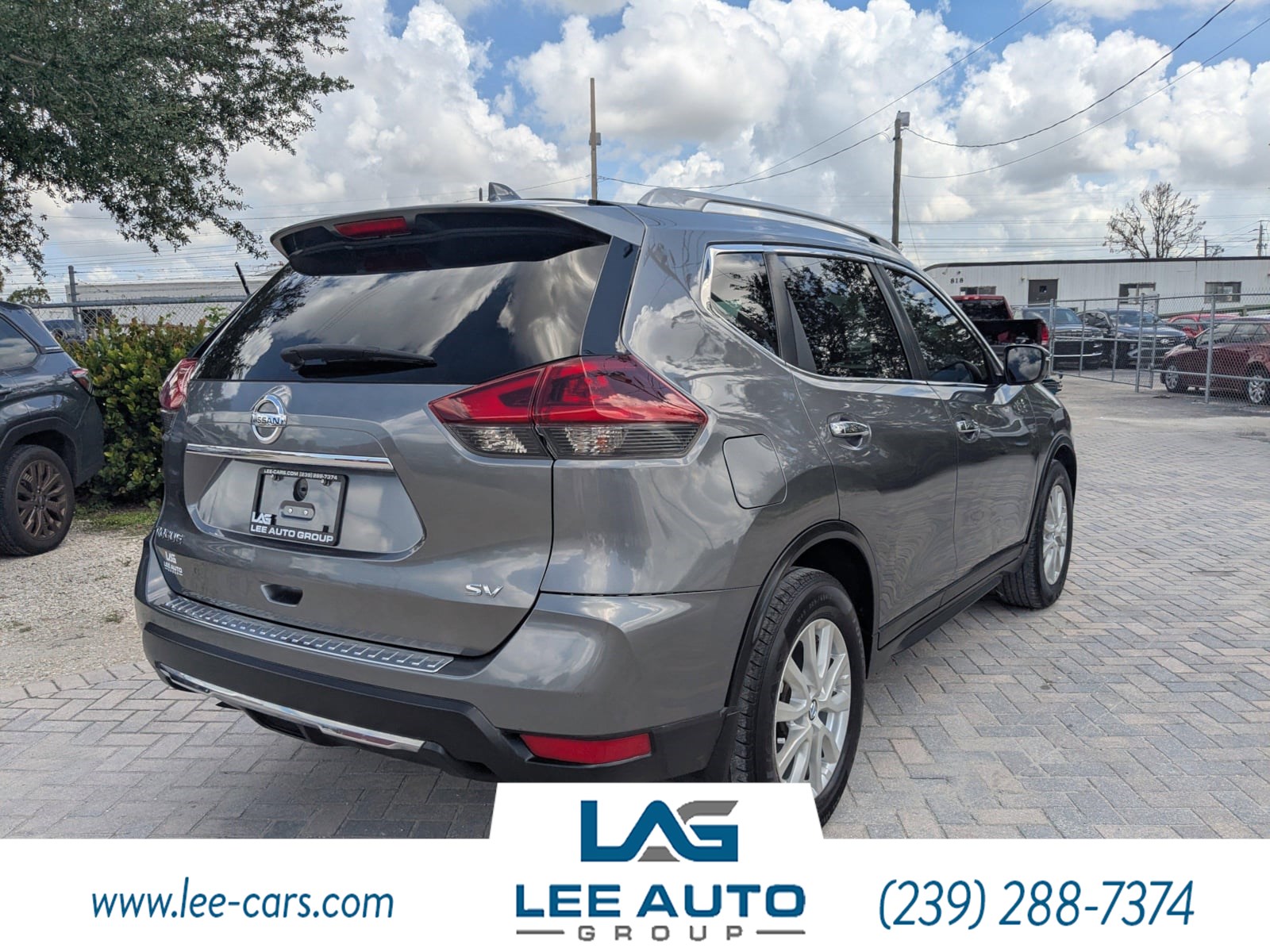 2018 Nissan Rogue SV photo 3