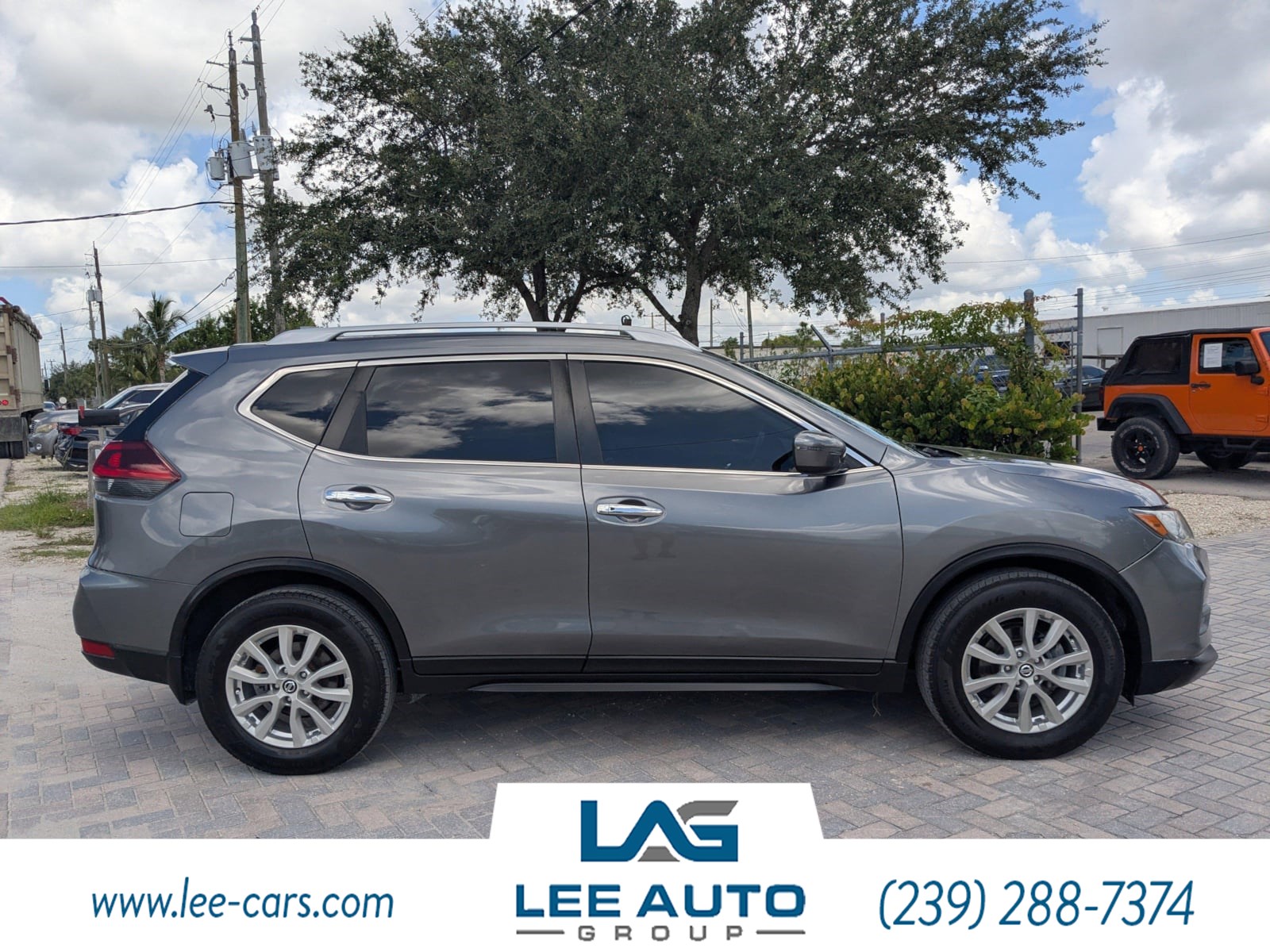 2018 Nissan Rogue SV photo 2