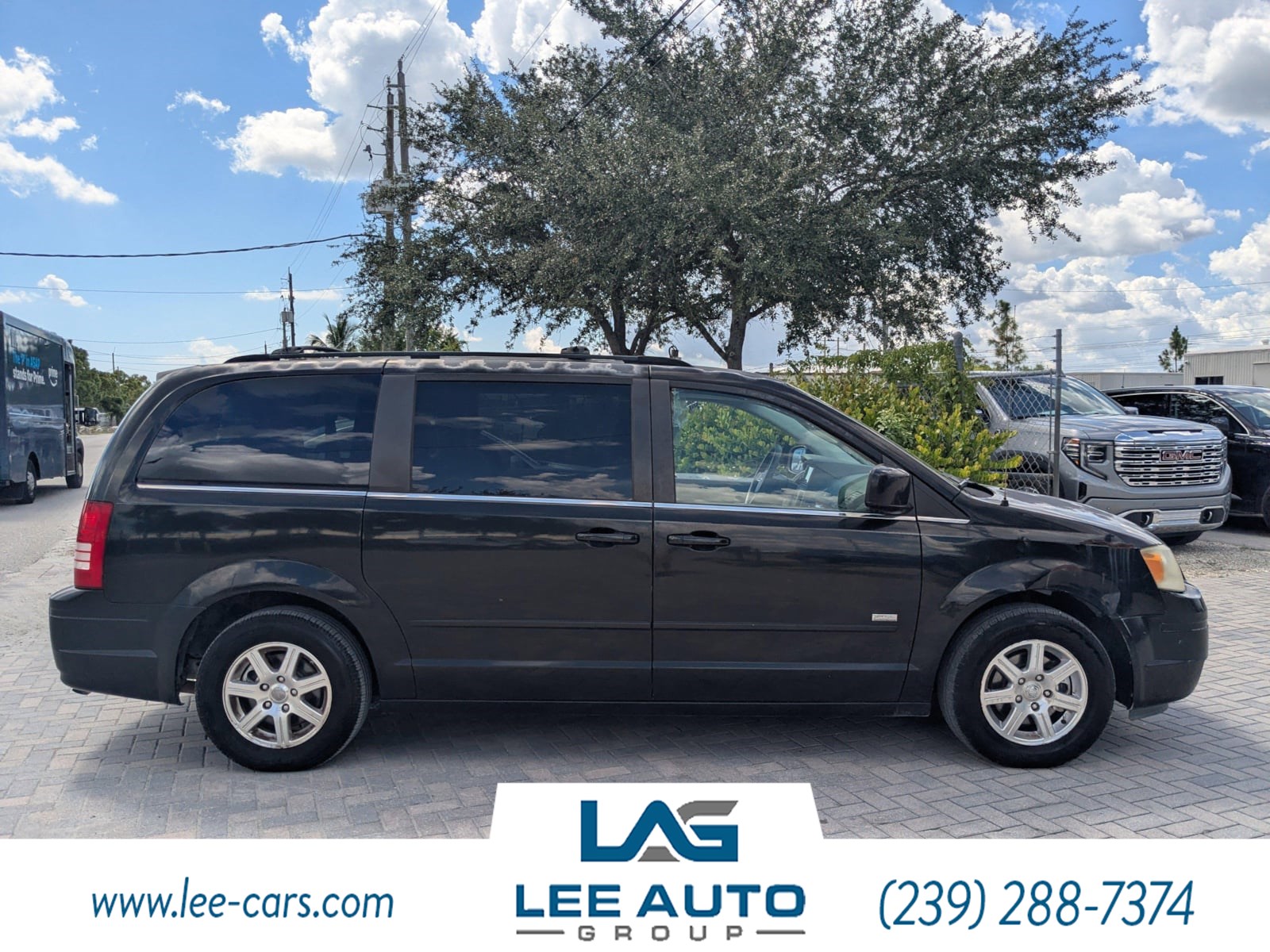 2008 Chrysler Town & Country Touring photo 3