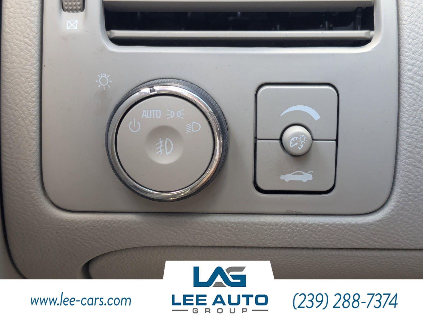 2011 Buick Lucerne CX photo 17