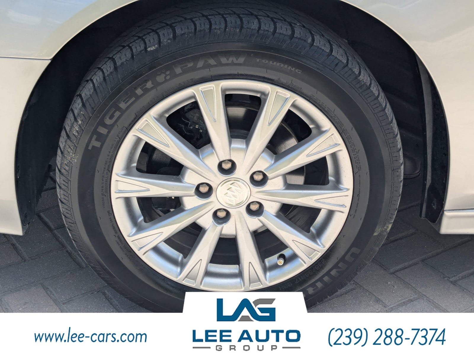 2011 Buick Lucerne CX photo 9