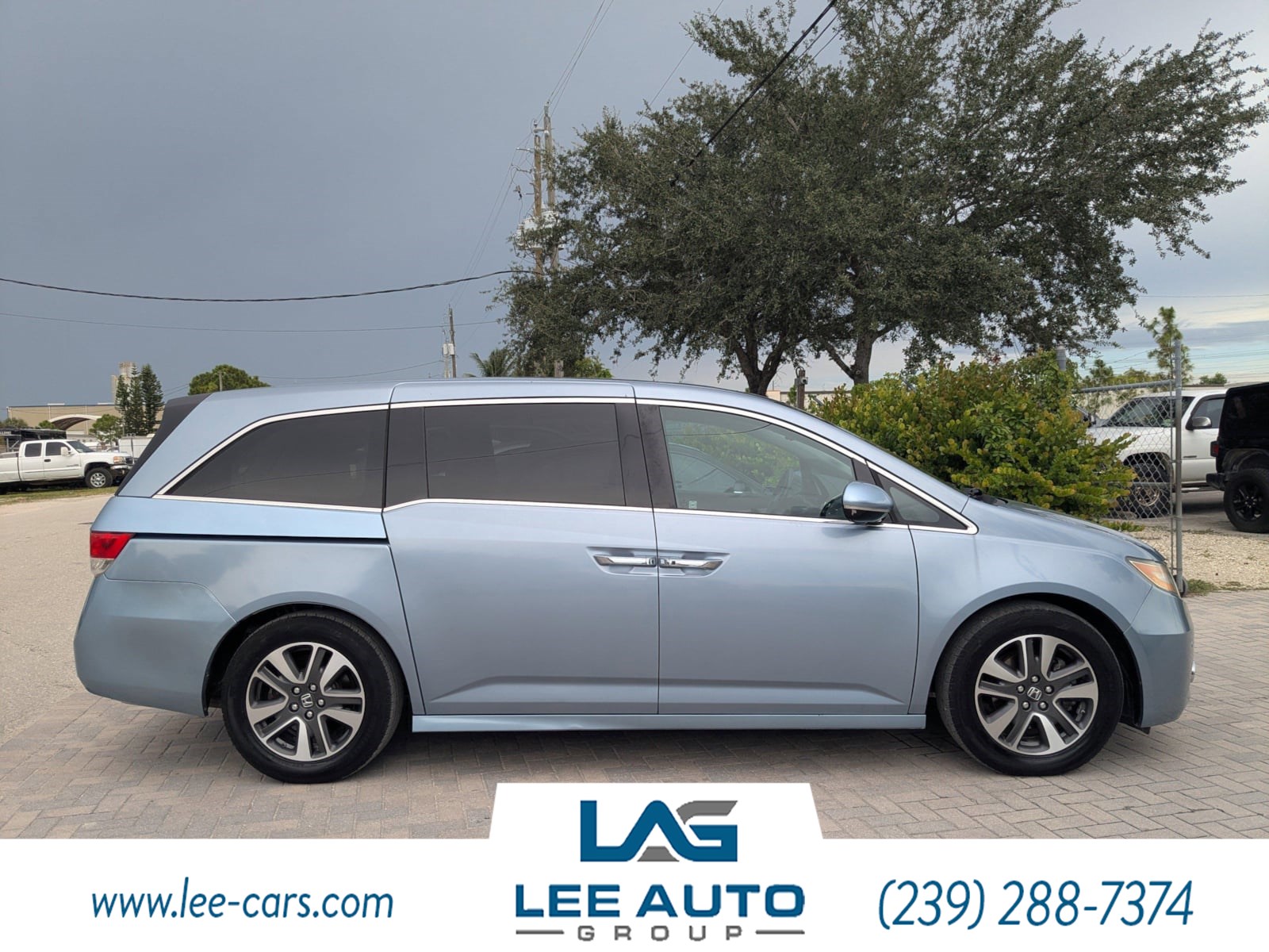 2014 Honda Odyssey Touring photo 2