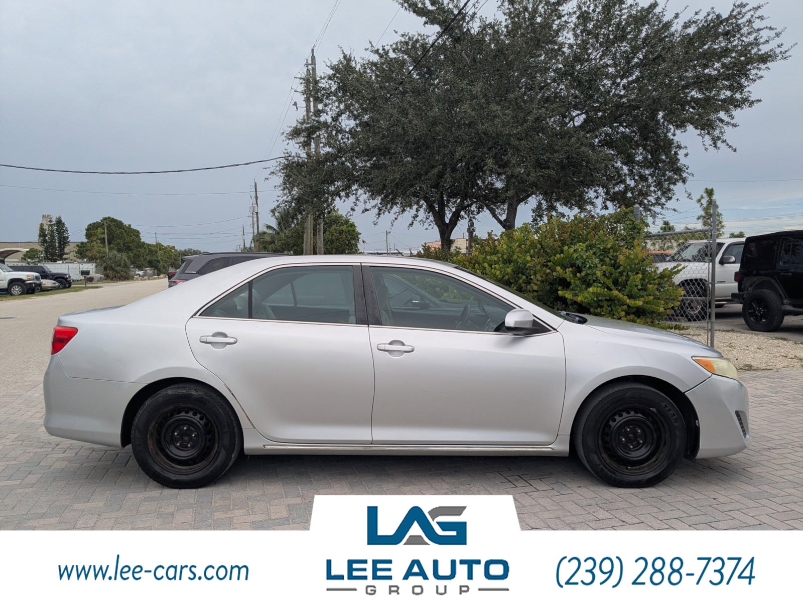 2012 Toyota Camry LE photo 3