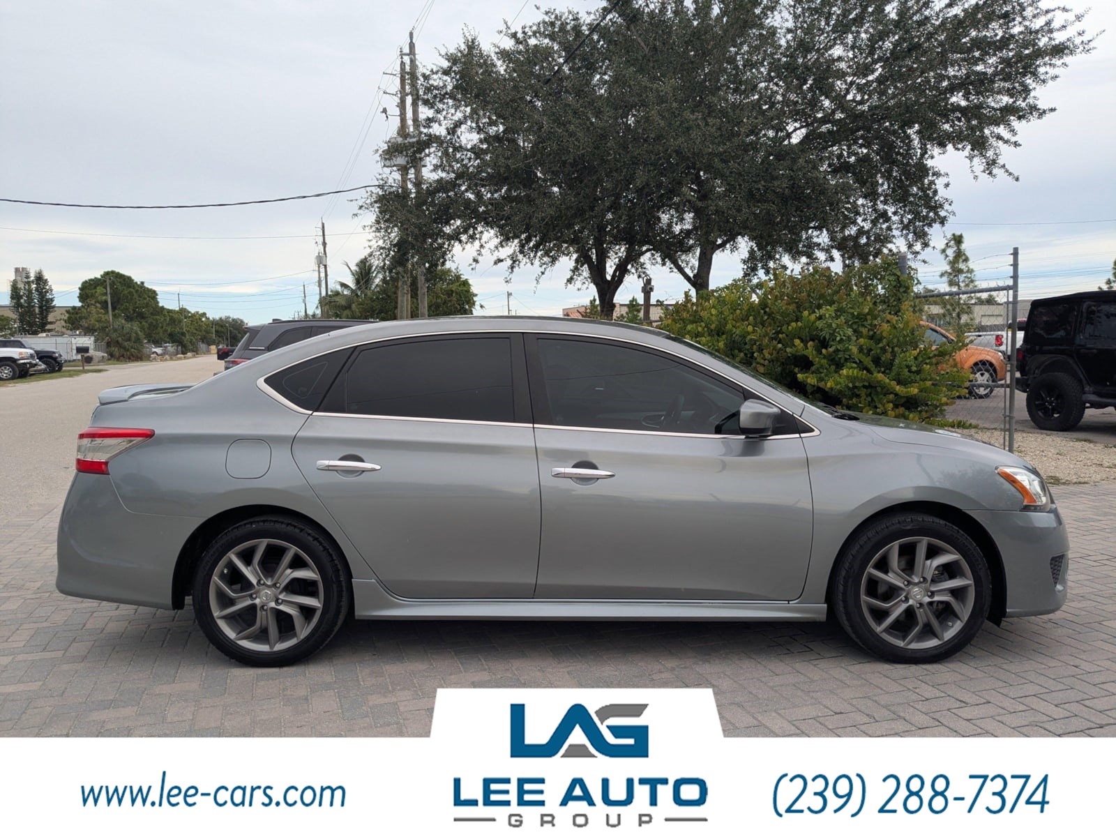 2013 Nissan Sentra SR photo 2