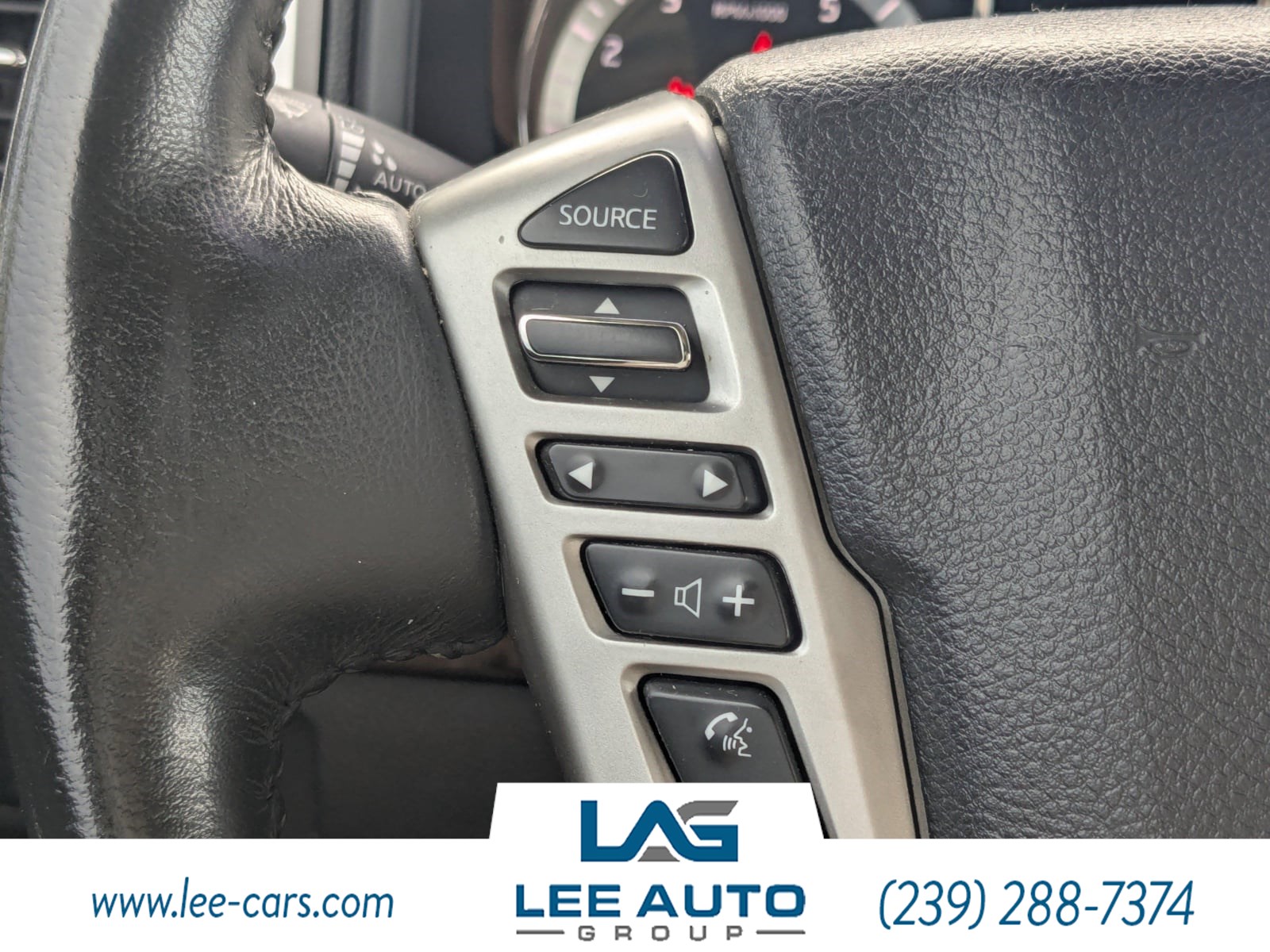 2016 Nissan Titan SV Crew Cab photo 20