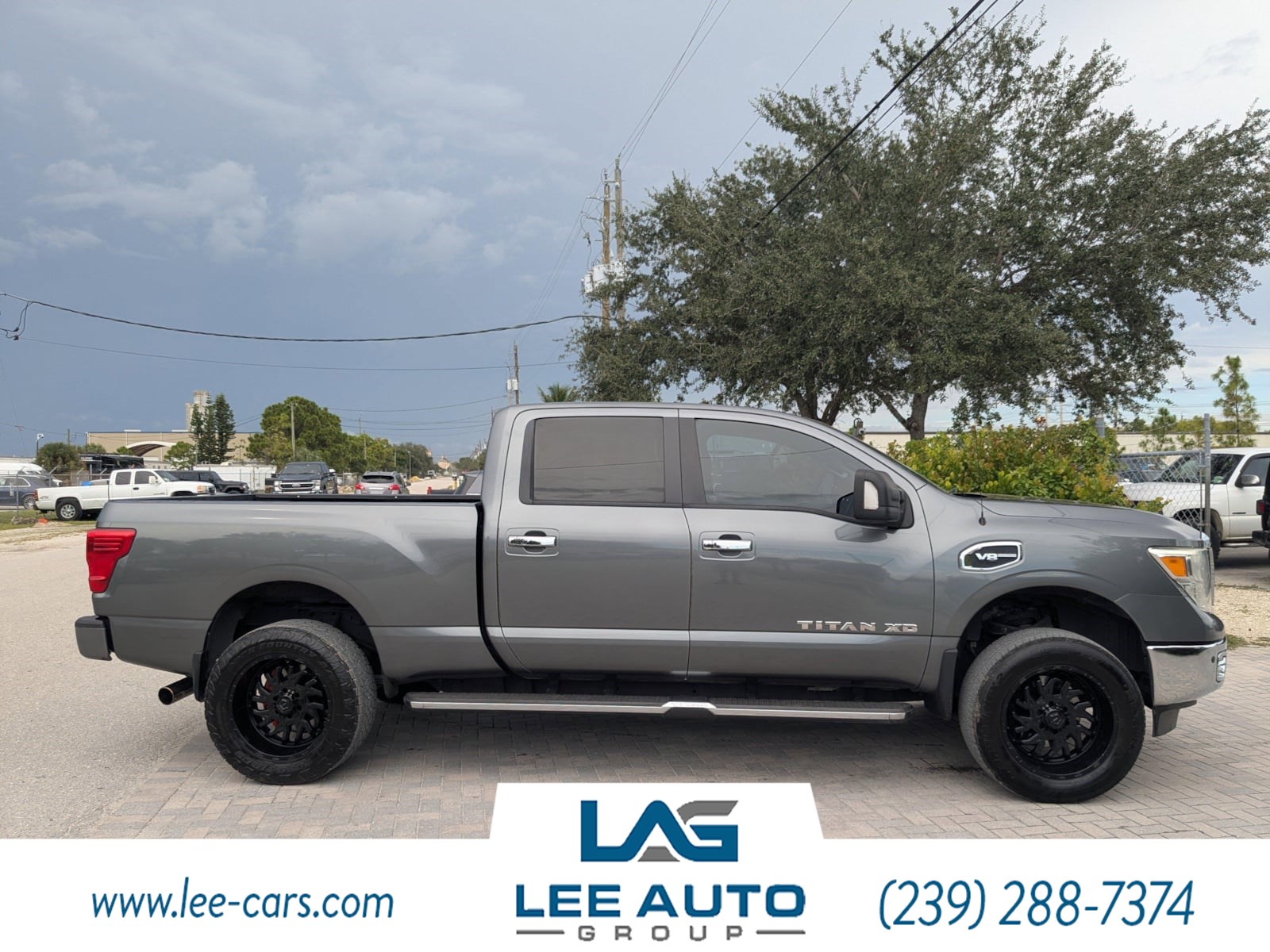 2016 Nissan Titan SV Crew Cab photo 3