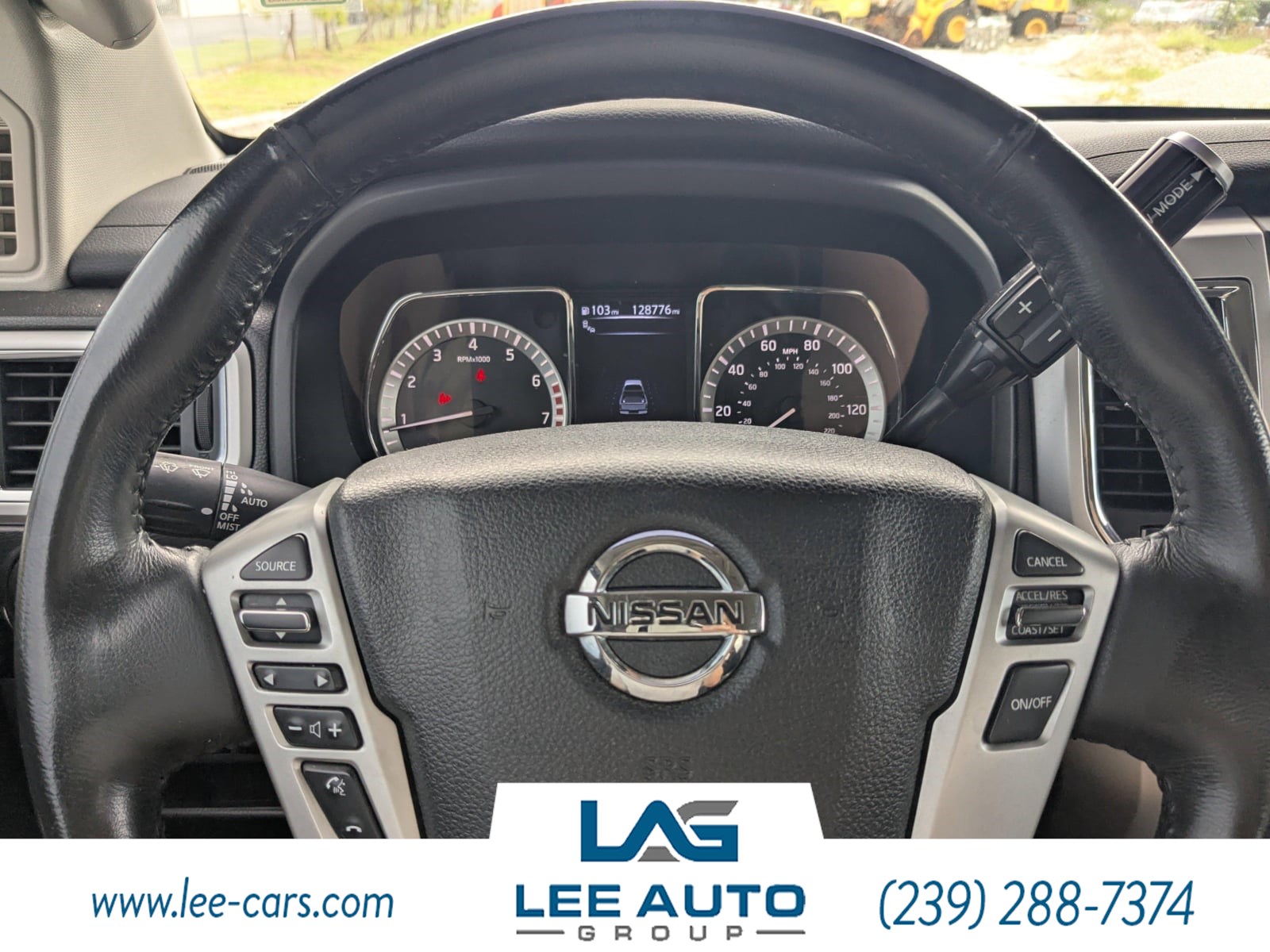 2016 Nissan Titan SV Crew Cab photo 22