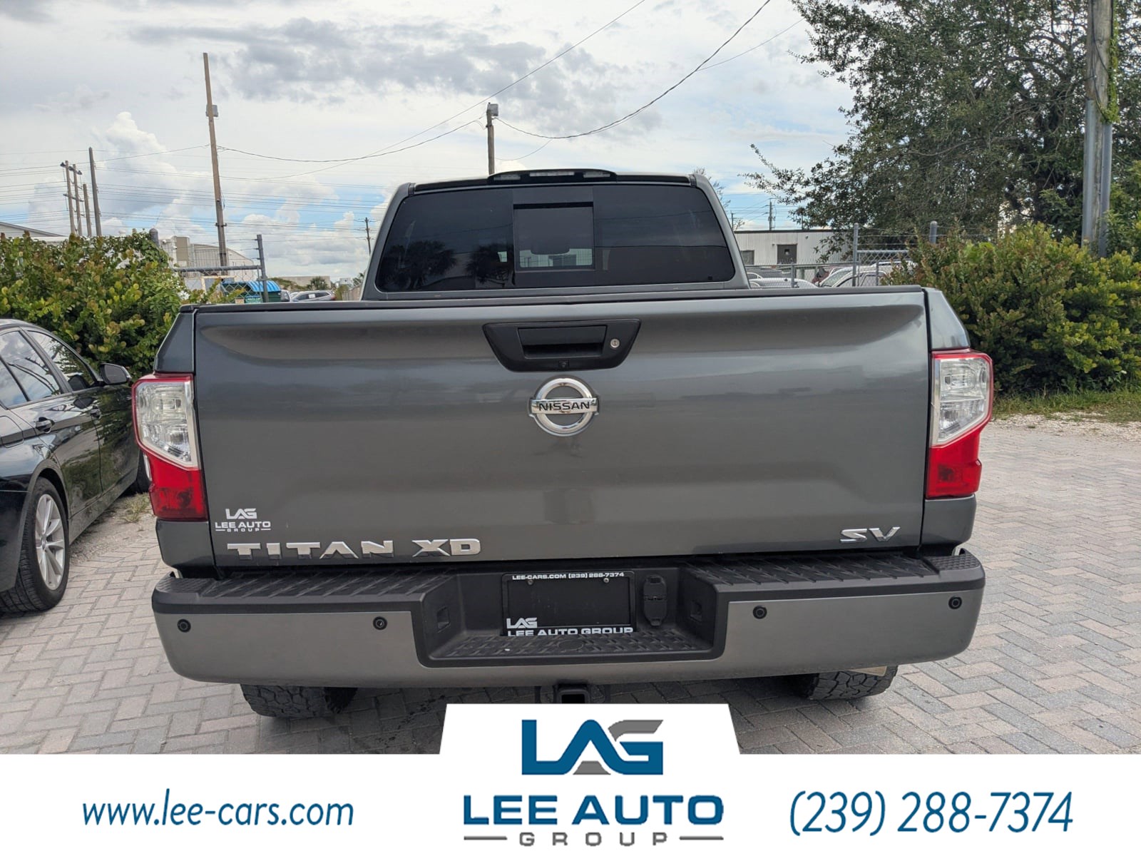 2016 Nissan Titan SV Crew Cab photo 5
