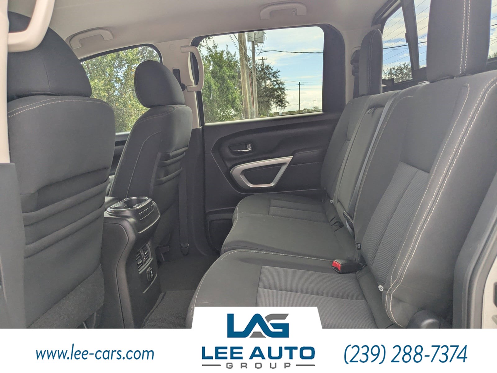 2016 Nissan Titan SV Crew Cab photo 12