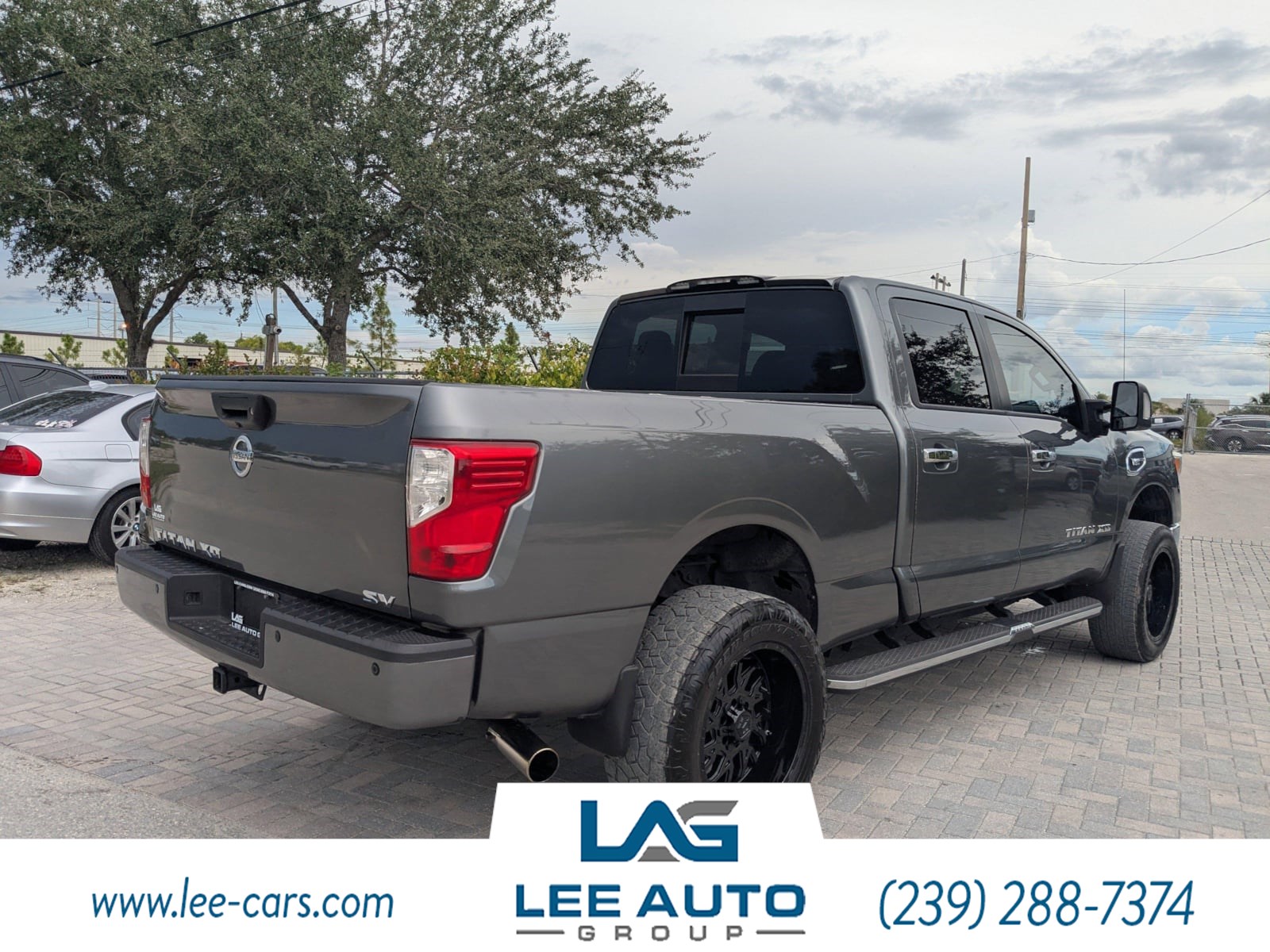 2016 Nissan Titan SV Crew Cab photo 4