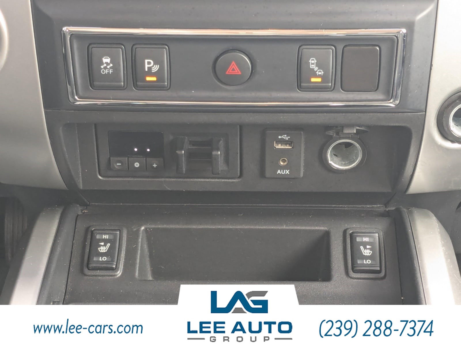 2016 Nissan Titan SV Crew Cab photo 17