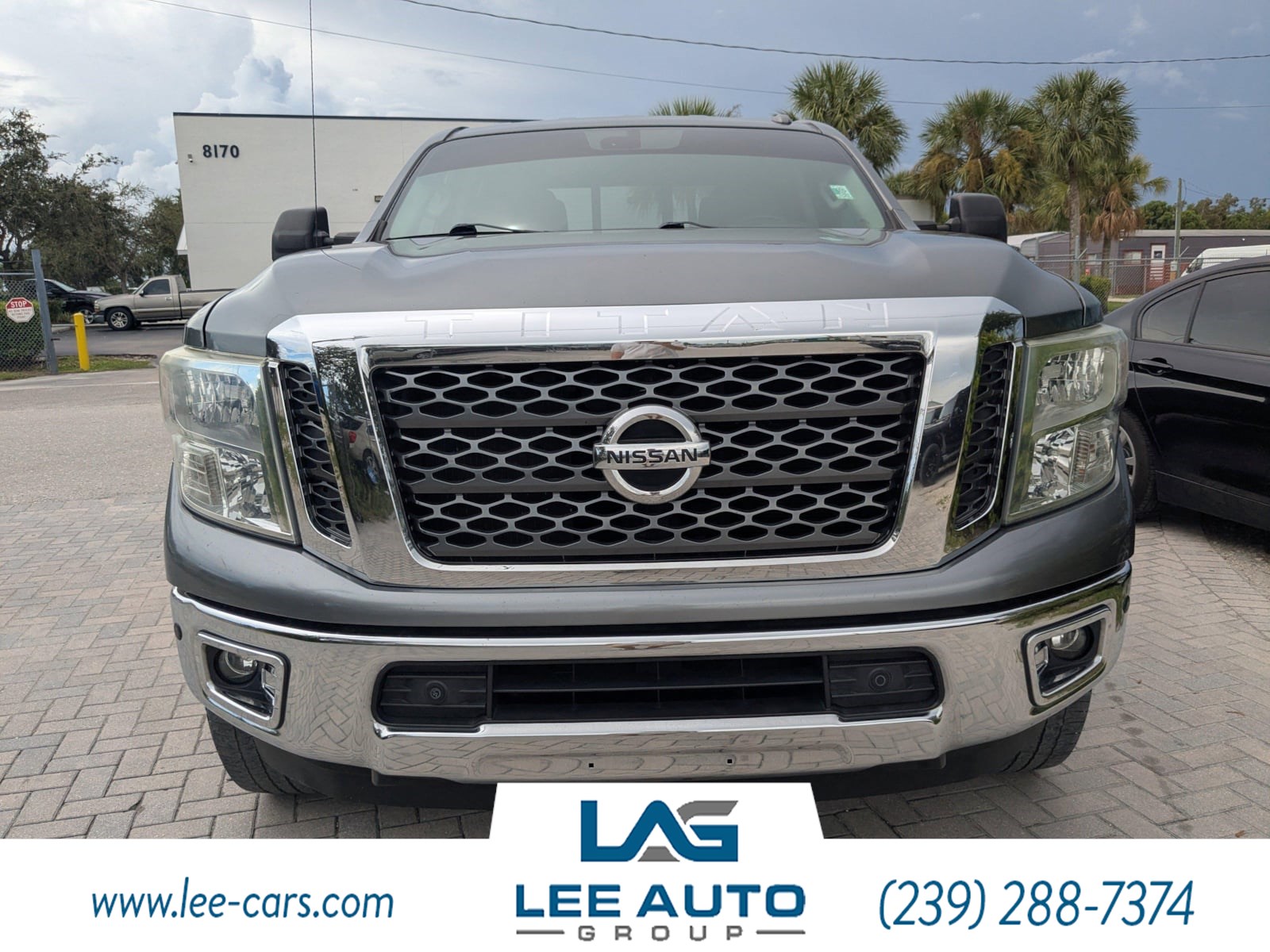 2016 Nissan Titan SV Crew Cab photo 8