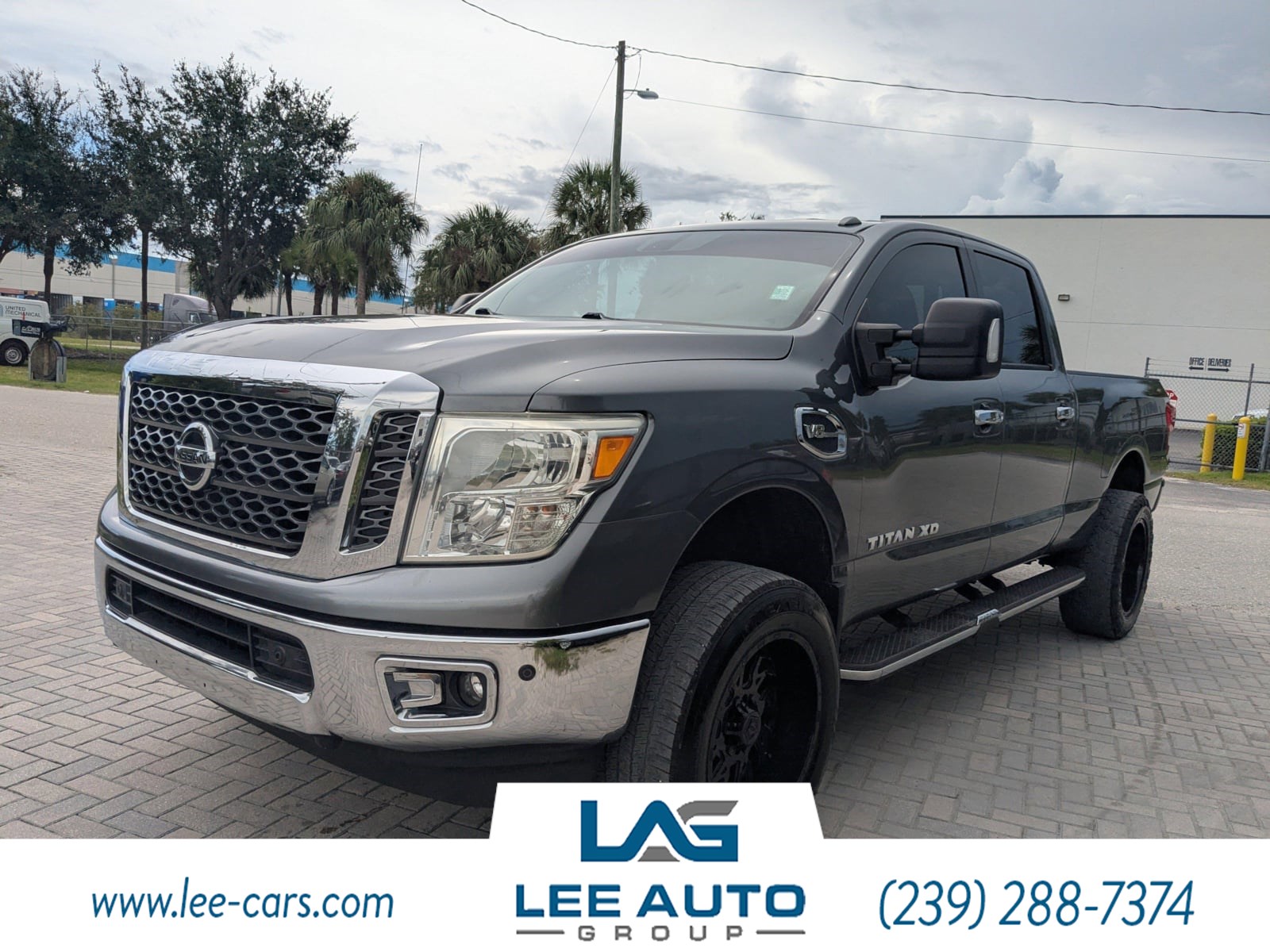 2016 Nissan Titan SV Crew Cab photo 7