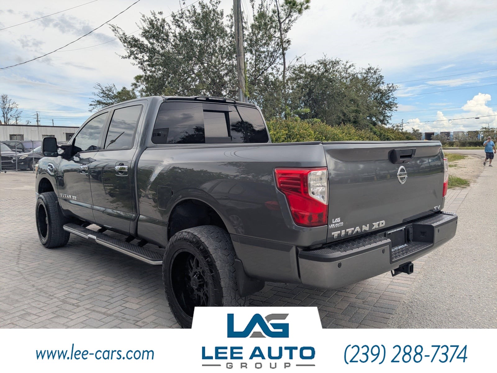 2016 Nissan Titan SV Crew Cab photo 6