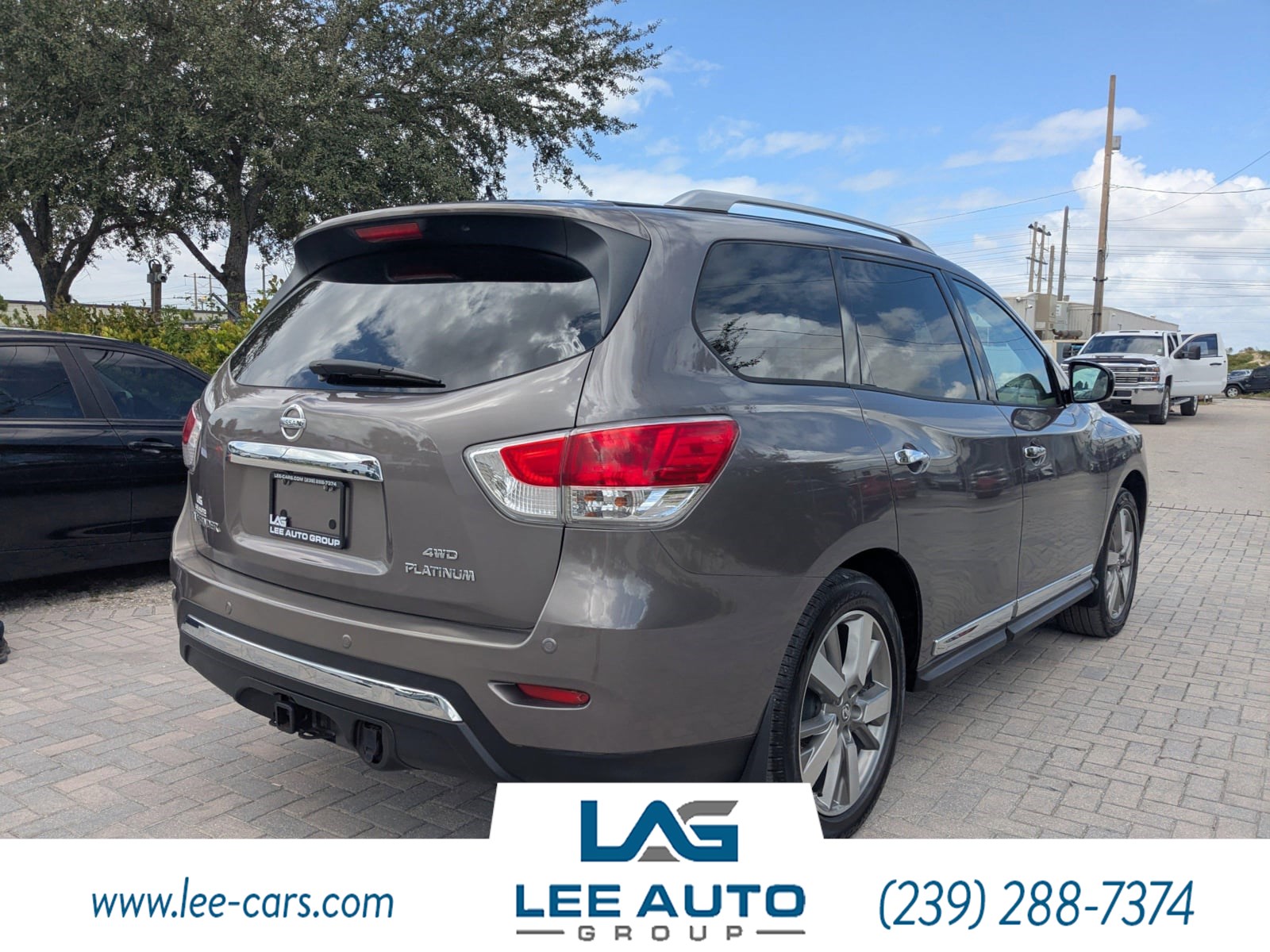 2013 Nissan Pathfinder Platinum photo 2