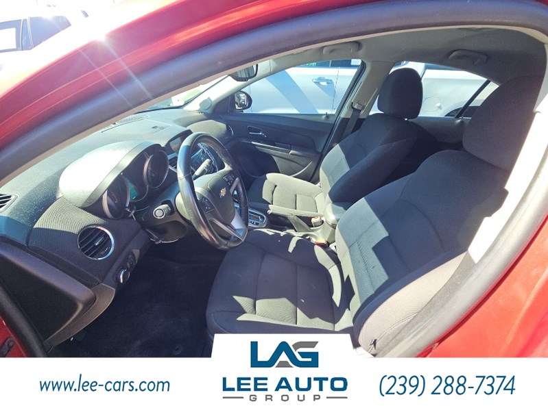 2014 Chevrolet Cruze photo 2