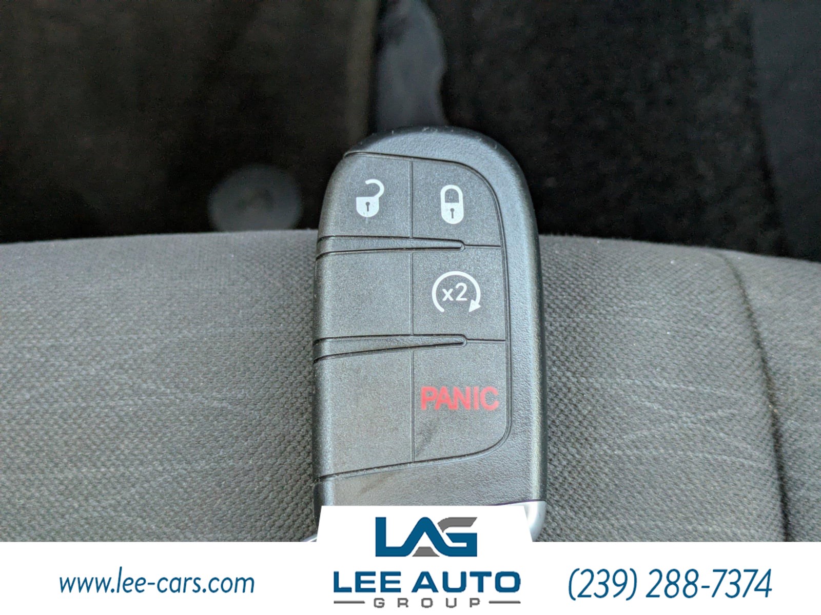 2018 Dodge Durango SXT photo 2