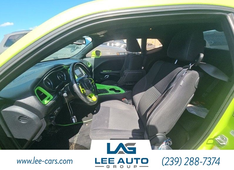 2015 Dodge Challenger R/T photo 2