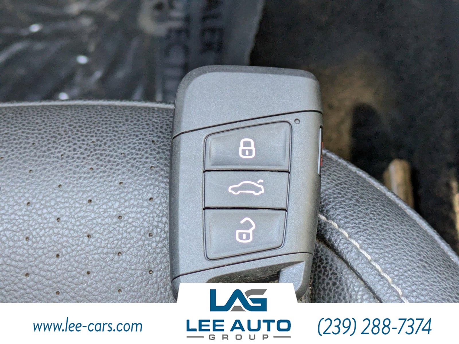 2021 Volkswagen Jetta SE R-Line photo 2