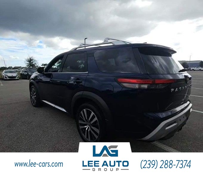 2022 Nissan Pathfinder Platinum photo 2