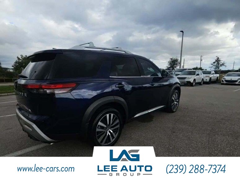 2022 Nissan Pathfinder Platinum photo 3