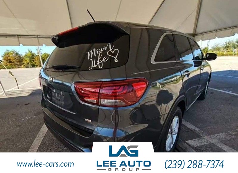 2020 Kia Sorento LX photo 2
