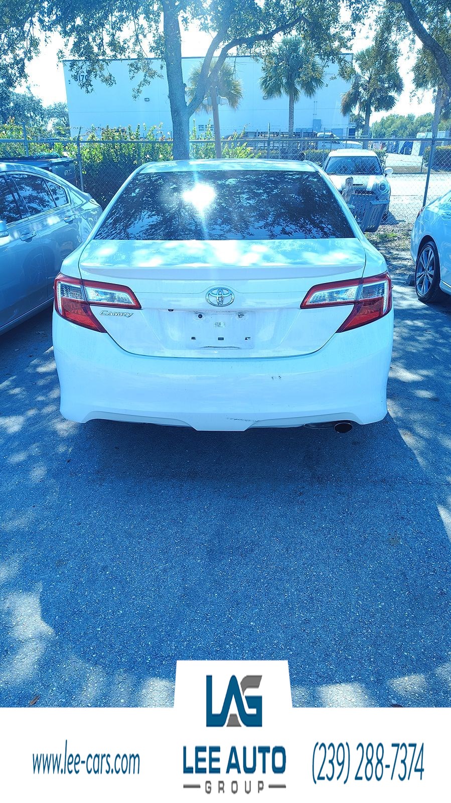 2014 Toyota Camry SE photo 2